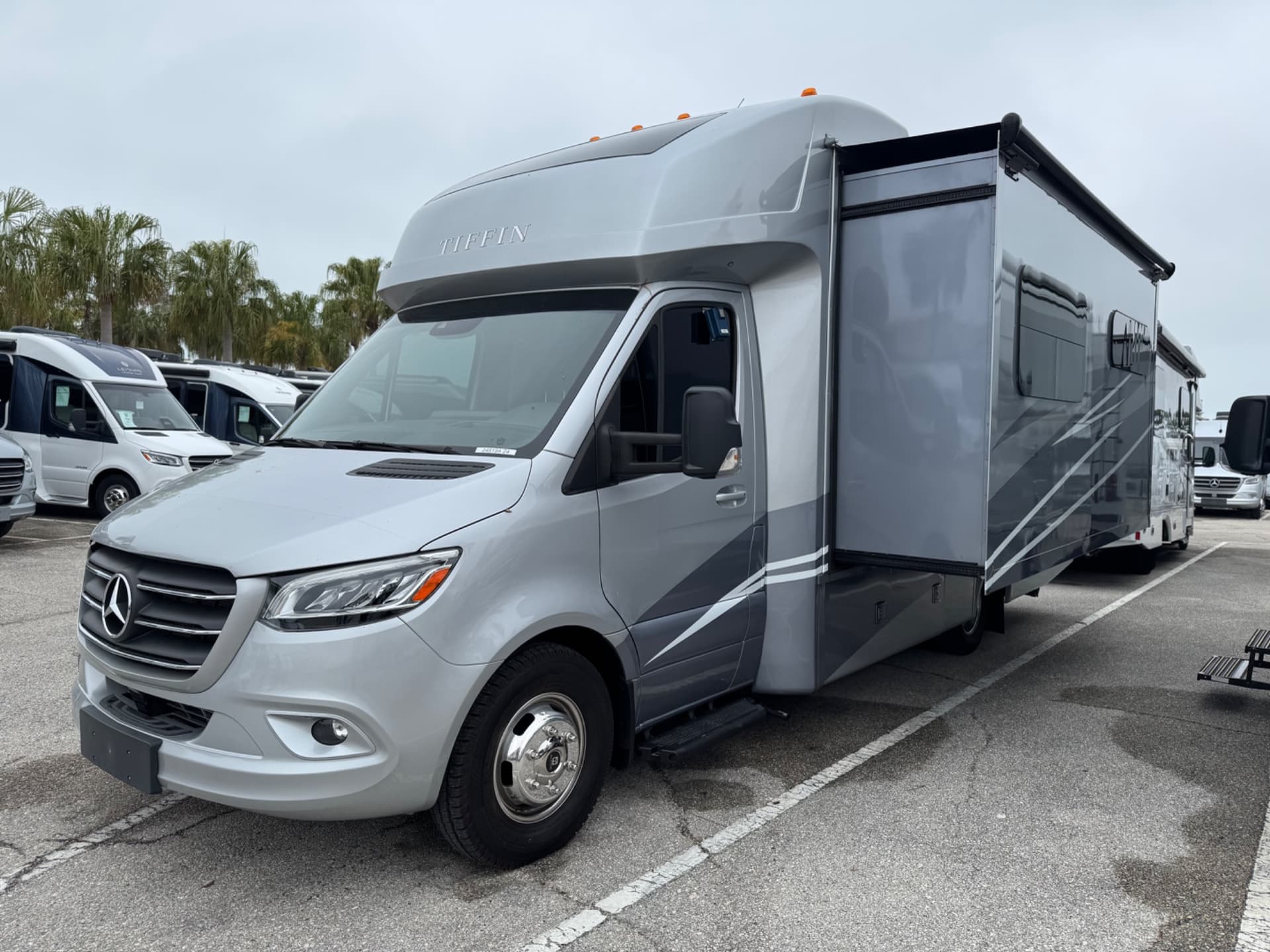 2024 Tiffin Motorhomes 2024 Tiffin Motorhomes Wayfarer - thumbnail 2