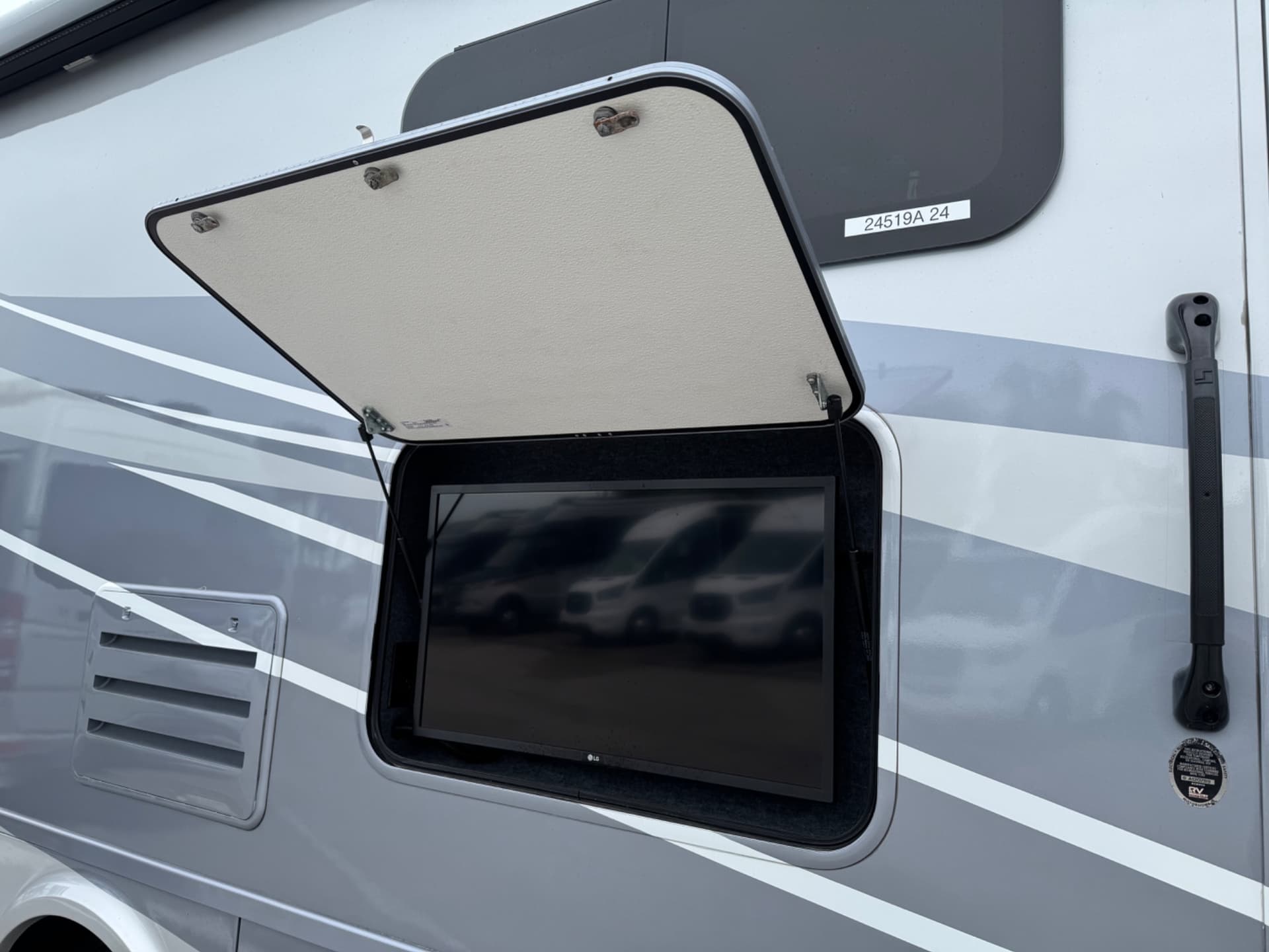 2024 Tiffin Motorhomes 2024 Tiffin Motorhomes Wayfarer - thumbnail 5