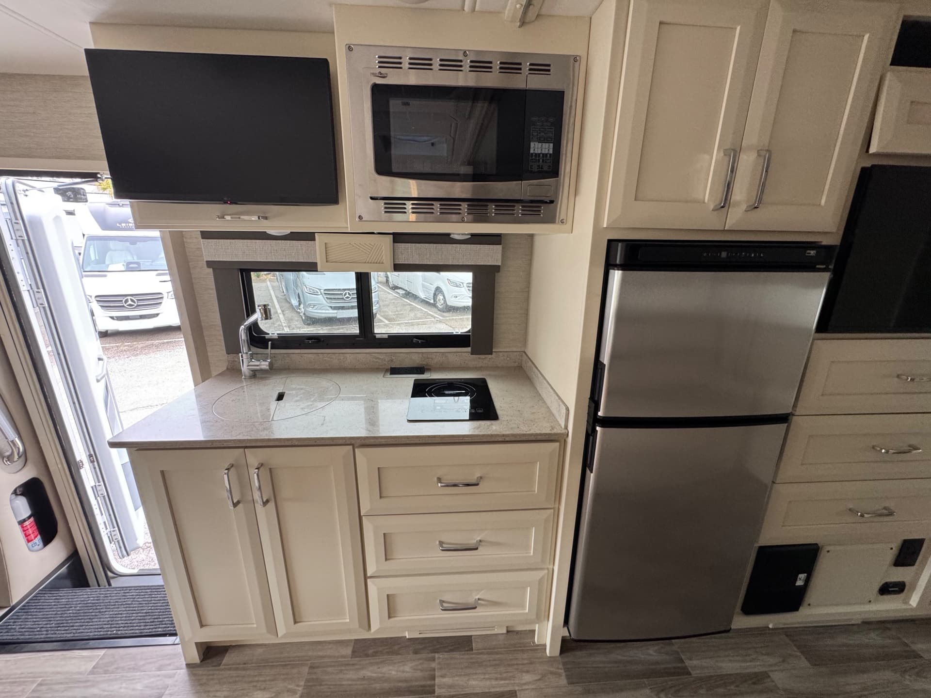 2024 Tiffin Motorhomes 2024 Tiffin Motorhomes Wayfarer - thumbnail 10