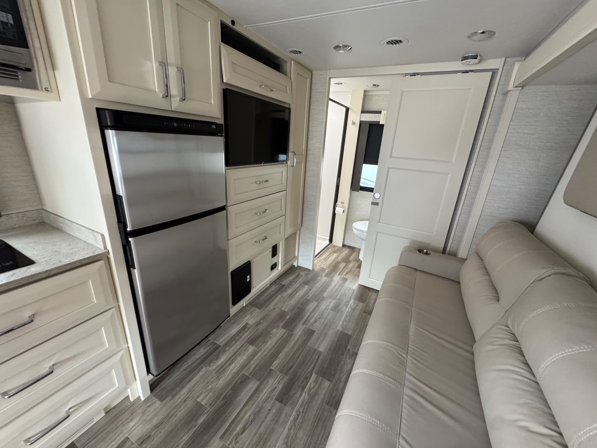 2024 Tiffin Motorhomes 2024 Tiffin Motorhomes Wayfarer - thumbnail 16