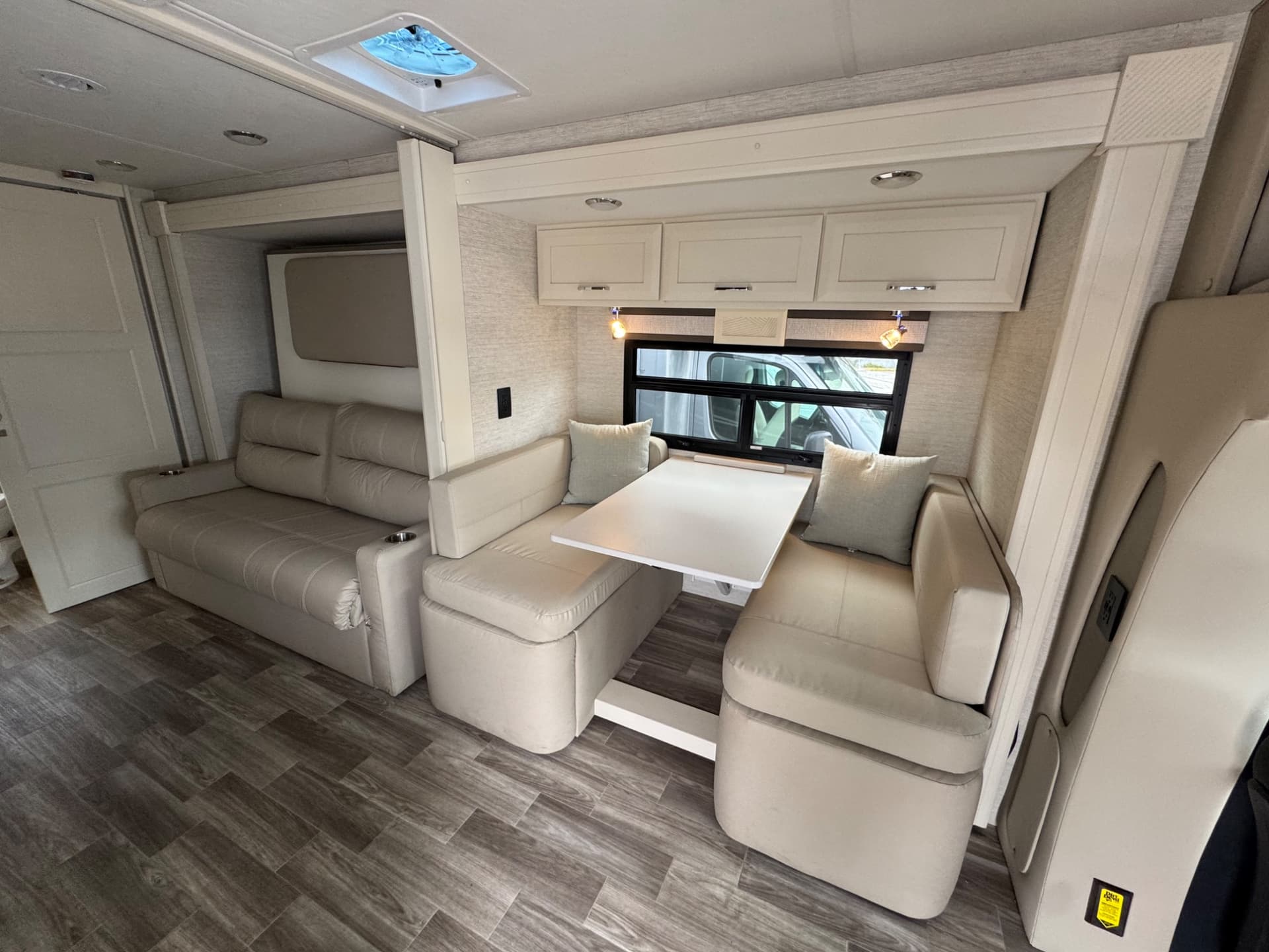 2024 Tiffin Motorhomes 2024 Tiffin Motorhomes Wayfarer - thumbnail 21