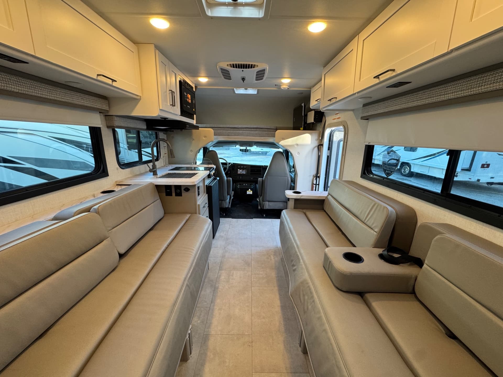 2026 Thor Motor Coach 2026 Thor Motor Coach Quantum - thumbnail 8