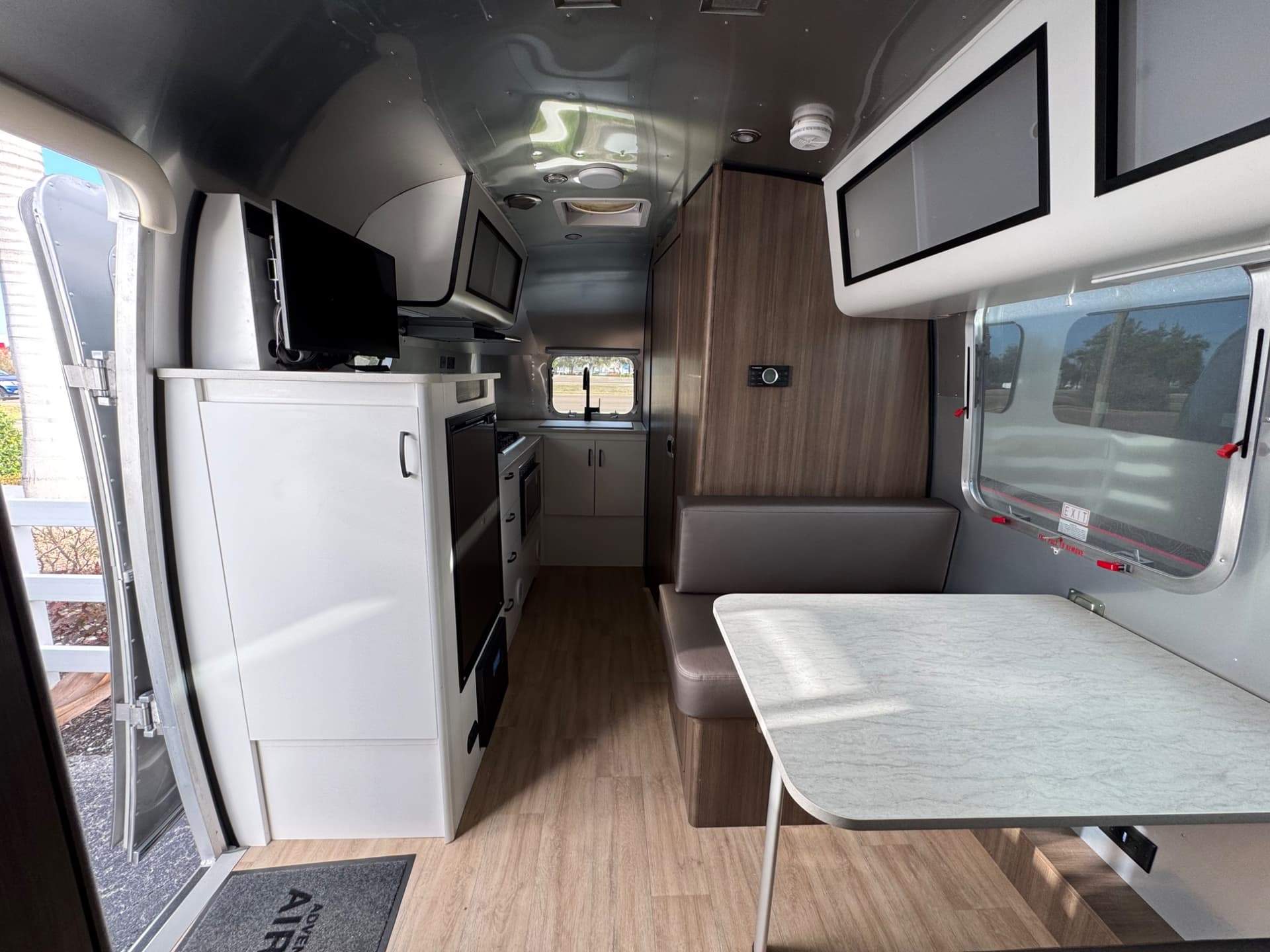 2024 Airstream 2024 Airstream Caravel - thumbnail 8
