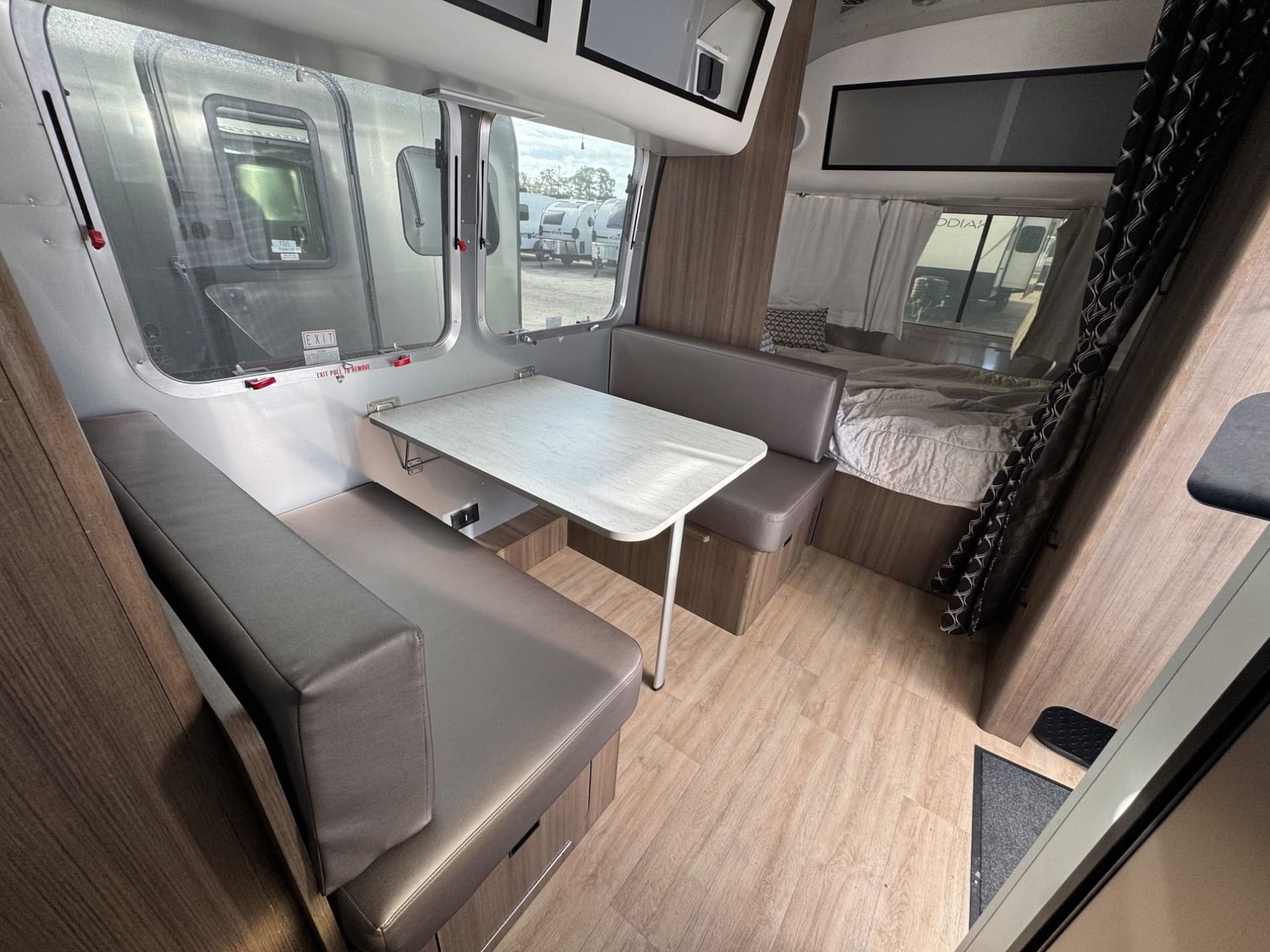 2024 Airstream 2024 Airstream Caravel - thumbnail 18