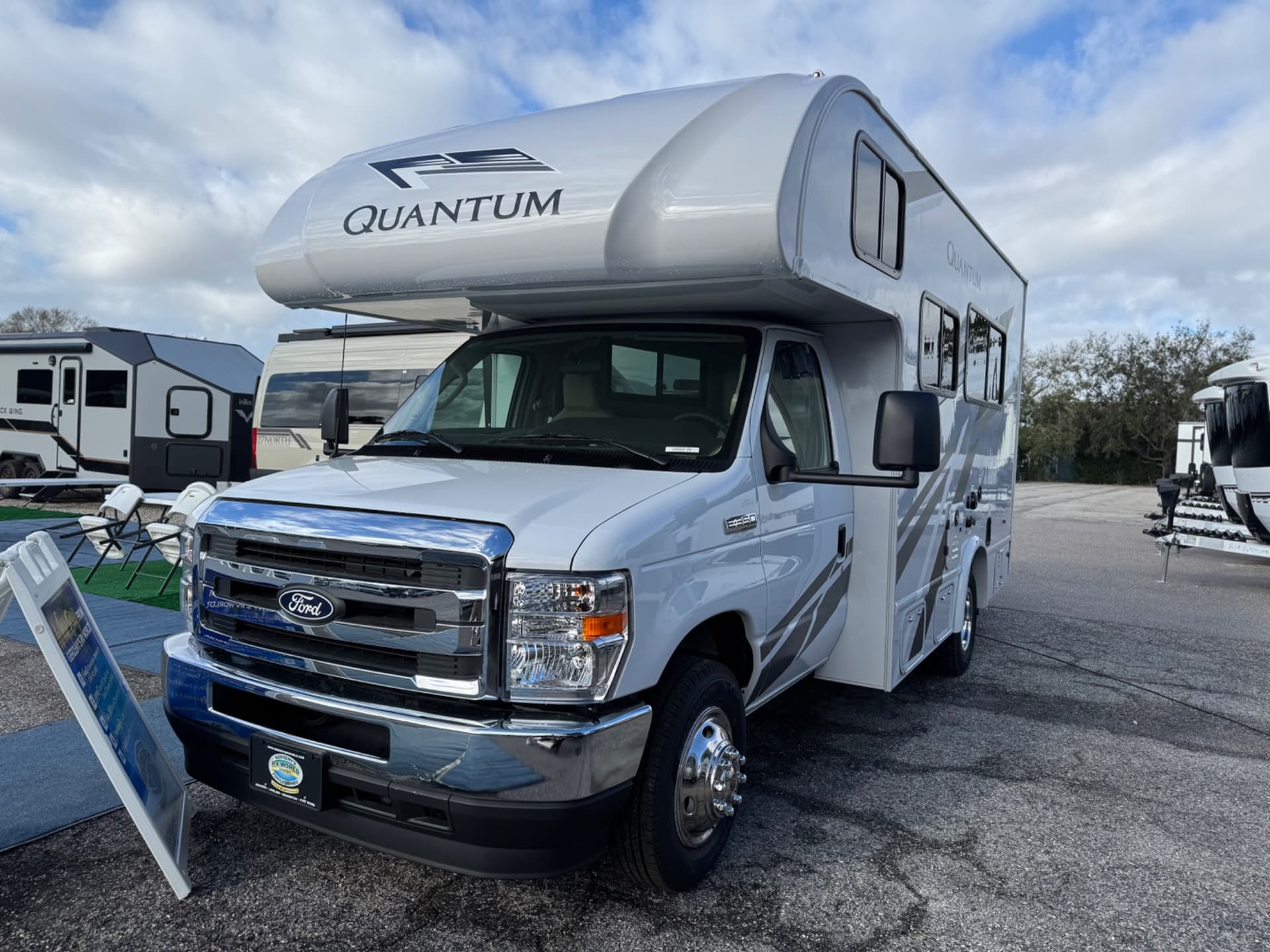 2026 Thor Motor Coach 2026 Thor Motor Coach Quantum - thumbnail 2