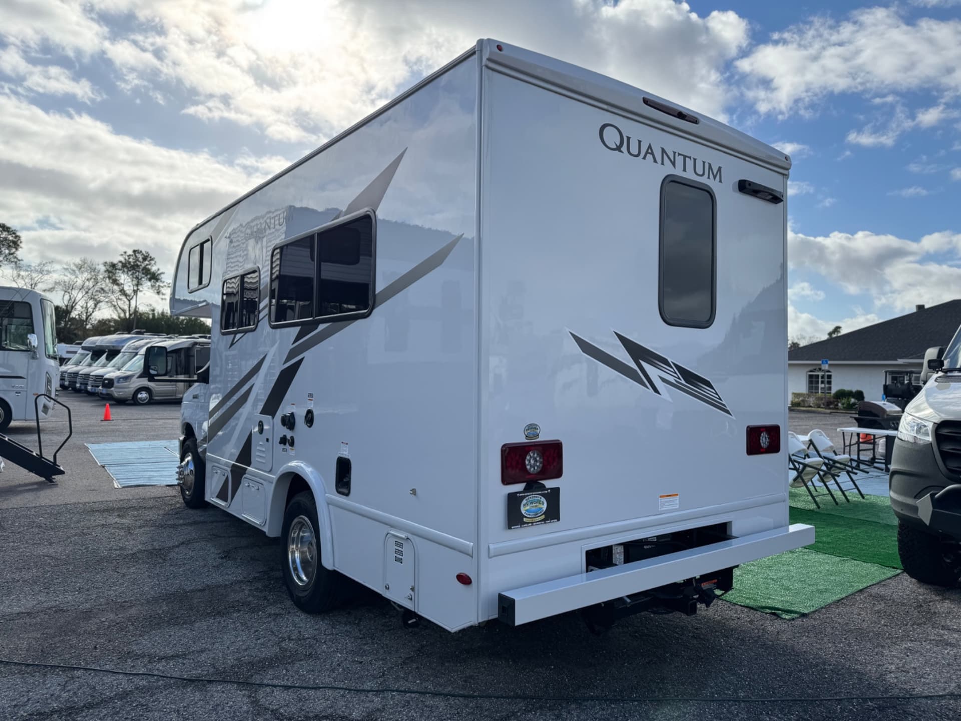 2026 Thor Motor Coach 2026 Thor Motor Coach Quantum - thumbnail 3