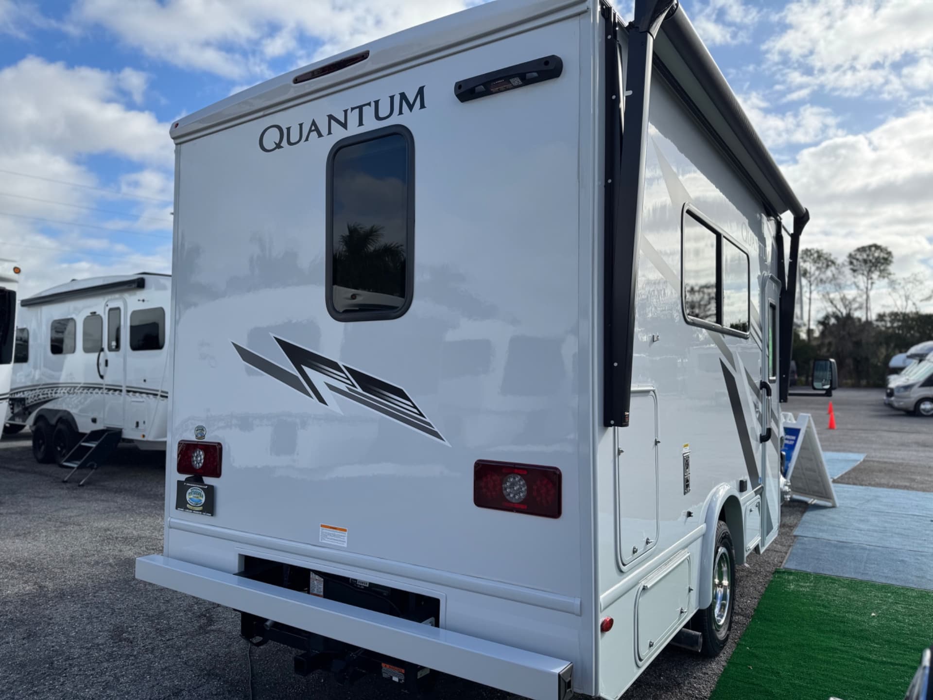 2026 Thor Motor Coach 2026 Thor Motor Coach Quantum - thumbnail 4