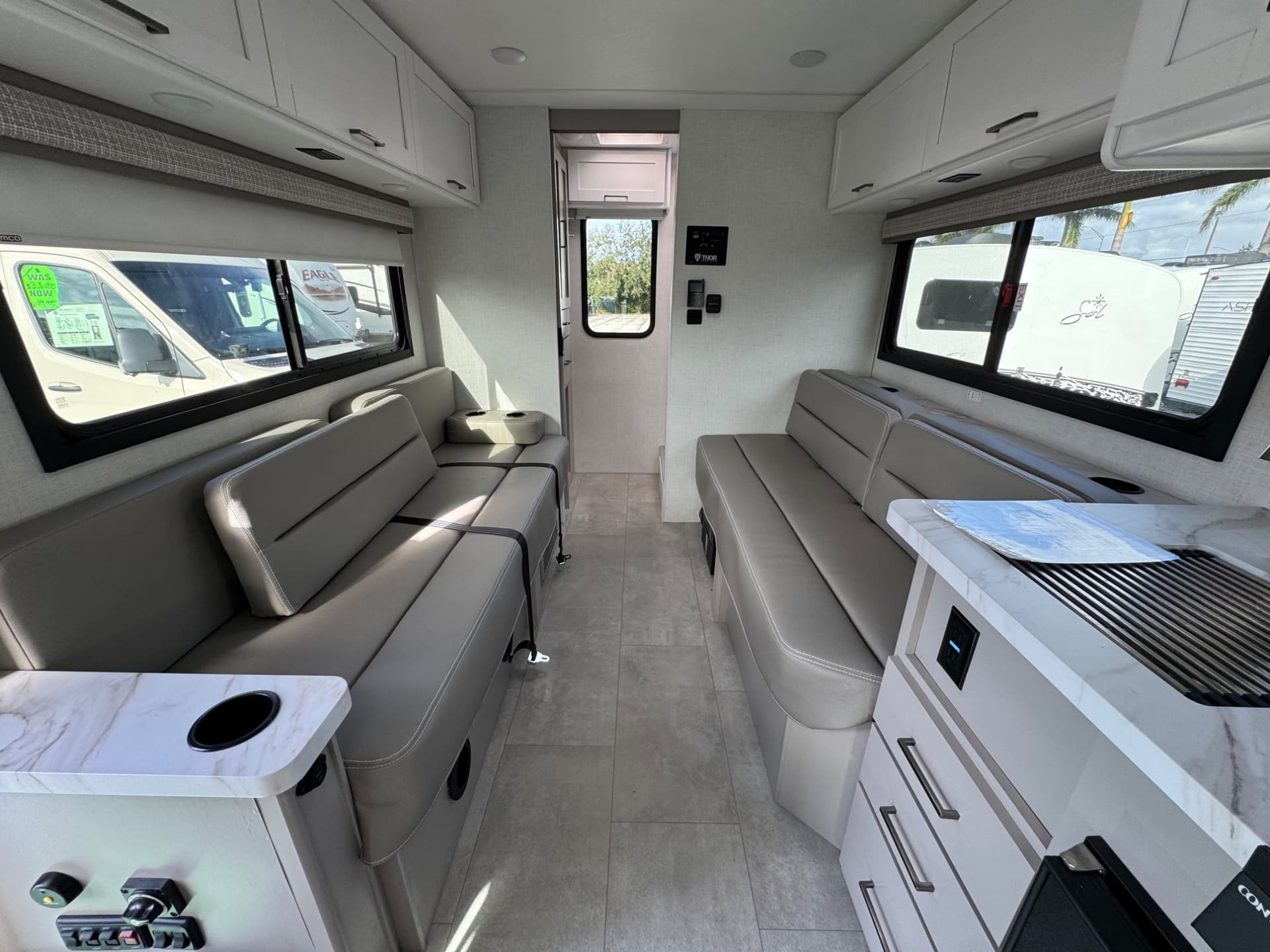 2026 Thor Motor Coach 2026 Thor Motor Coach Quantum - thumbnail 6