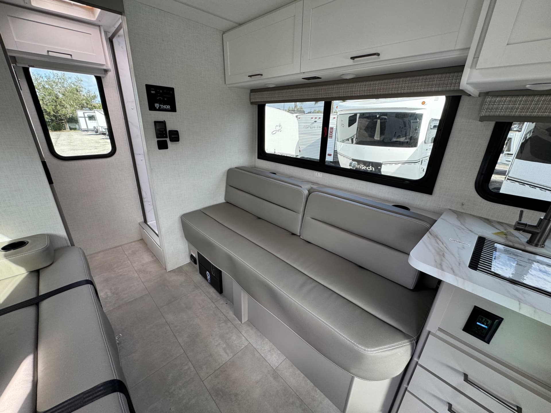 2026 Thor Motor Coach 2026 Thor Motor Coach Quantum - thumbnail 12