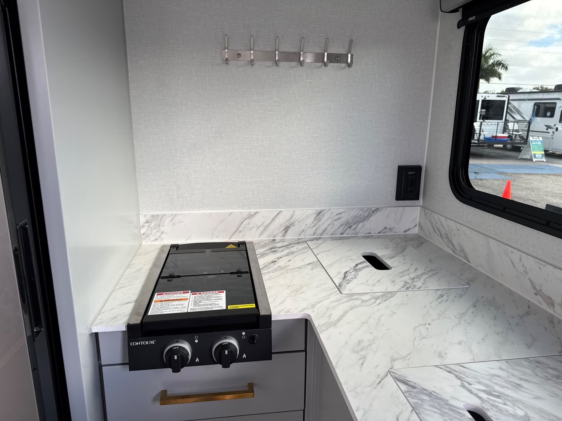 2026 inTech RV 2026 inTech RV Black Wing - thumbnail 8