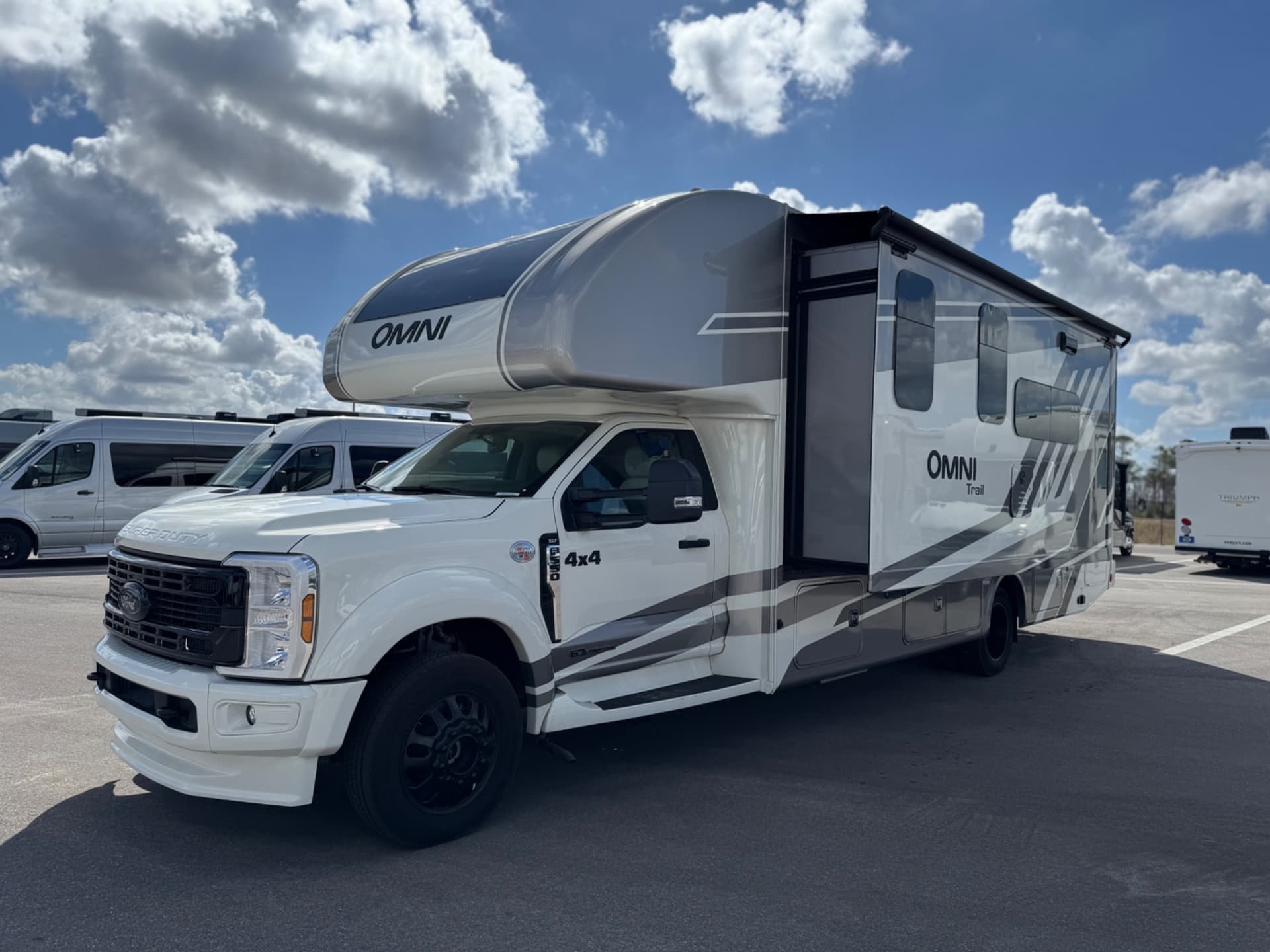 2026 Thor Motor Coach 2026 Thor Motor Coach Omni Trail - thumbnail 3