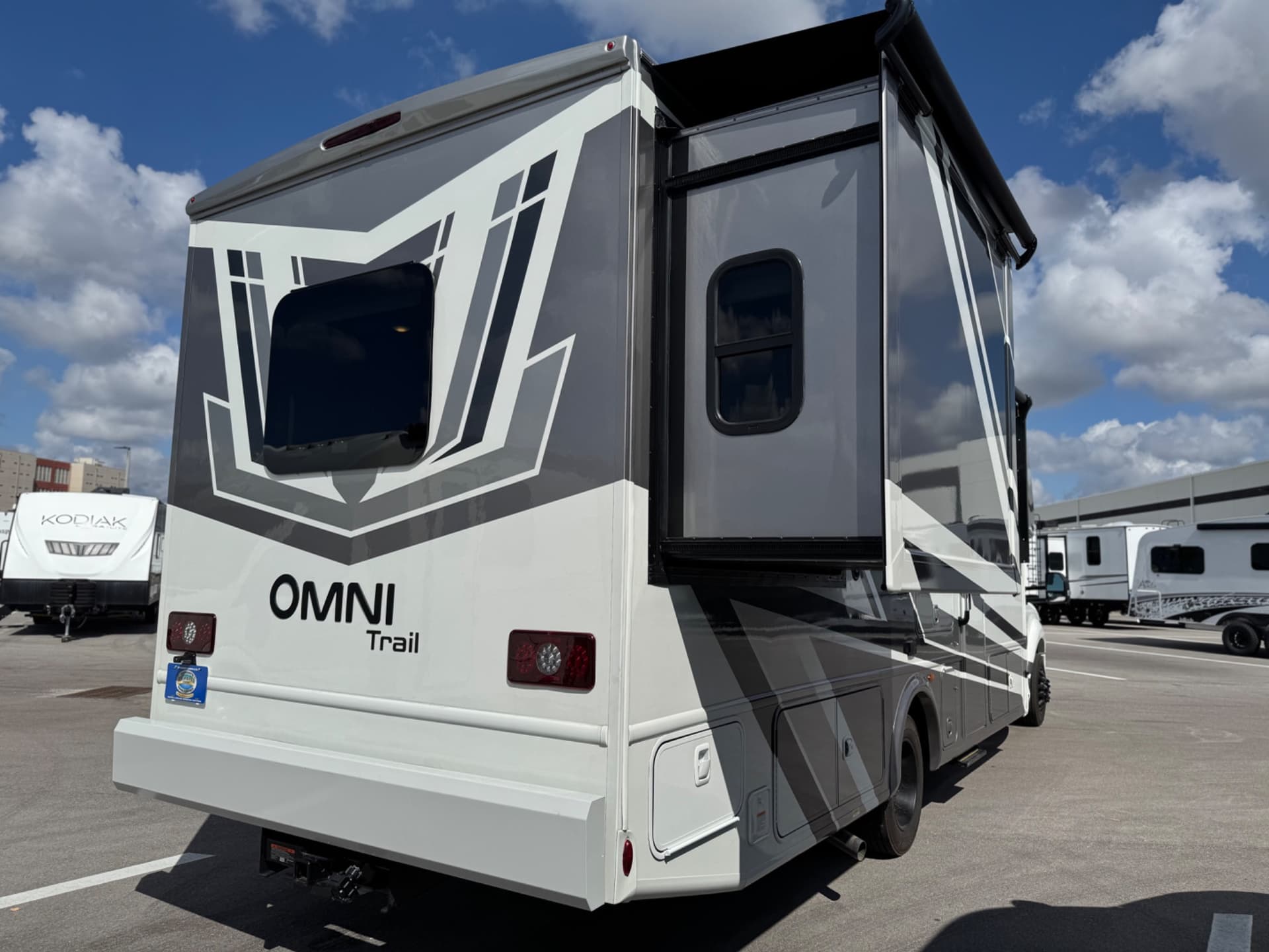 2026 Thor Motor Coach 2026 Thor Motor Coach Omni Trail - thumbnail 5