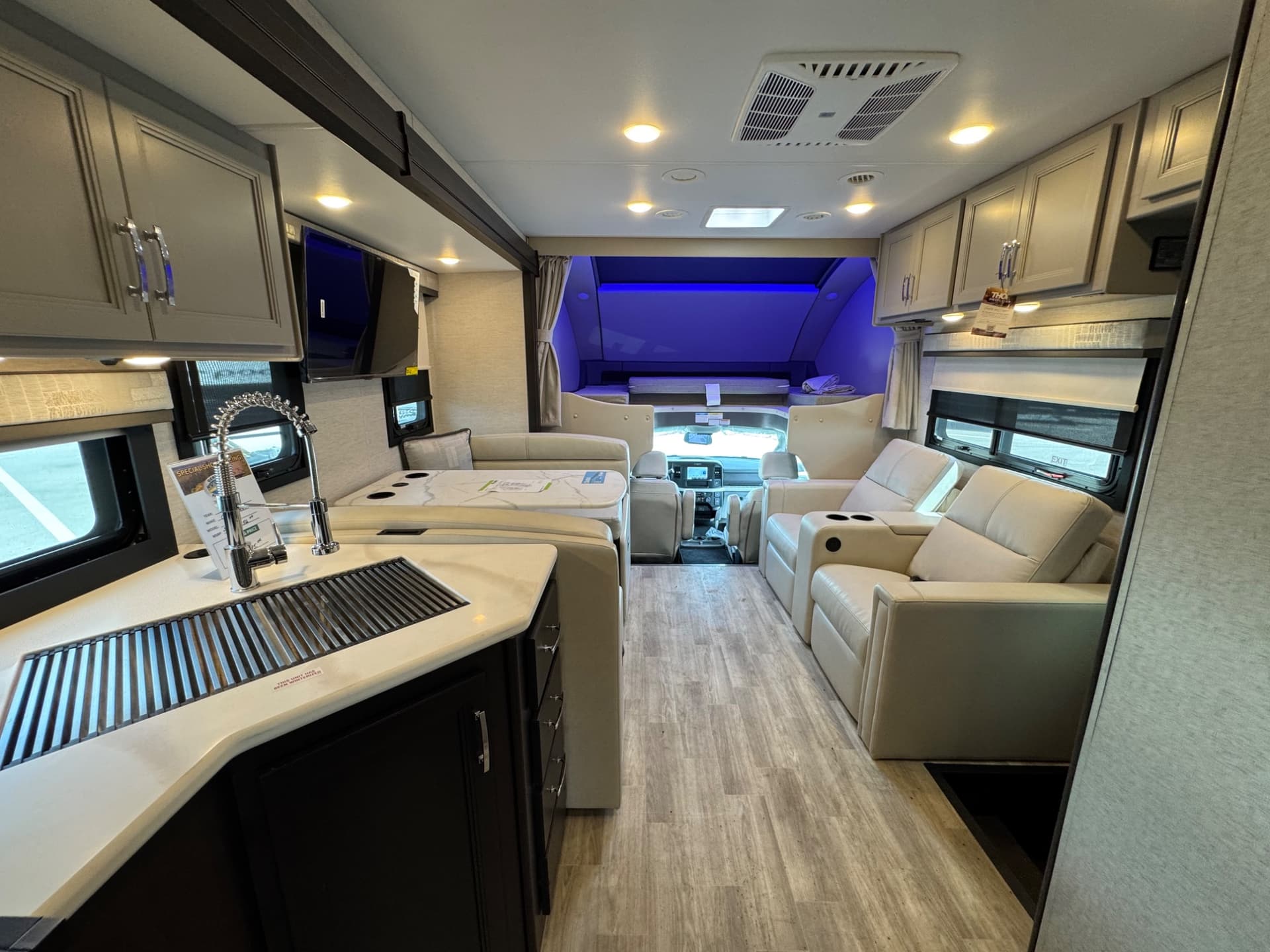 2026 Thor Motor Coach 2026 Thor Motor Coach Omni Trail - thumbnail 9