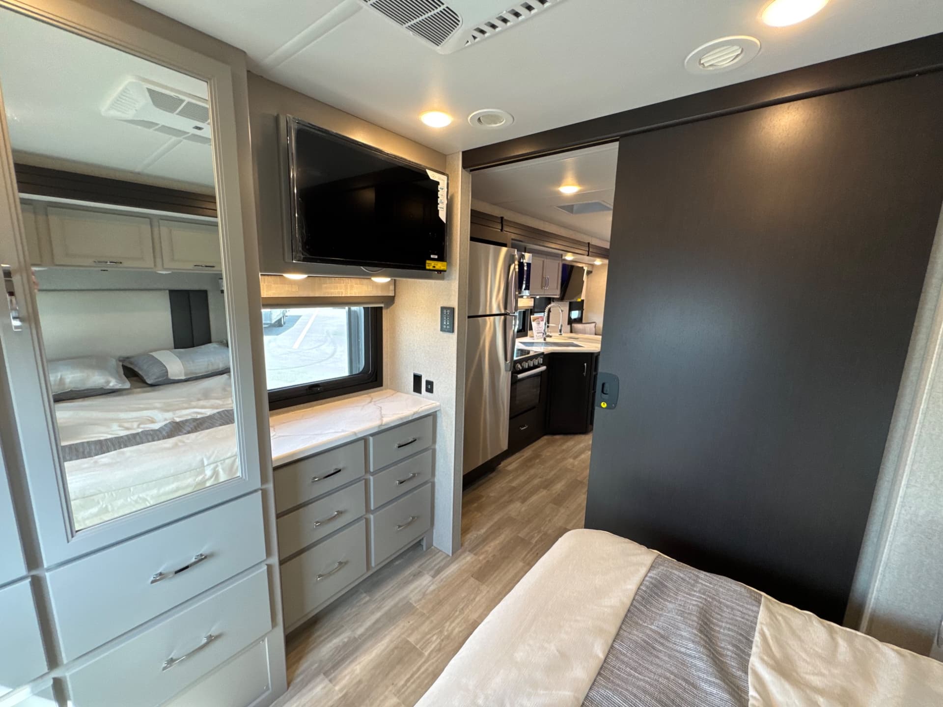 2026 Thor Motor Coach 2026 Thor Motor Coach Omni Trail - thumbnail 25