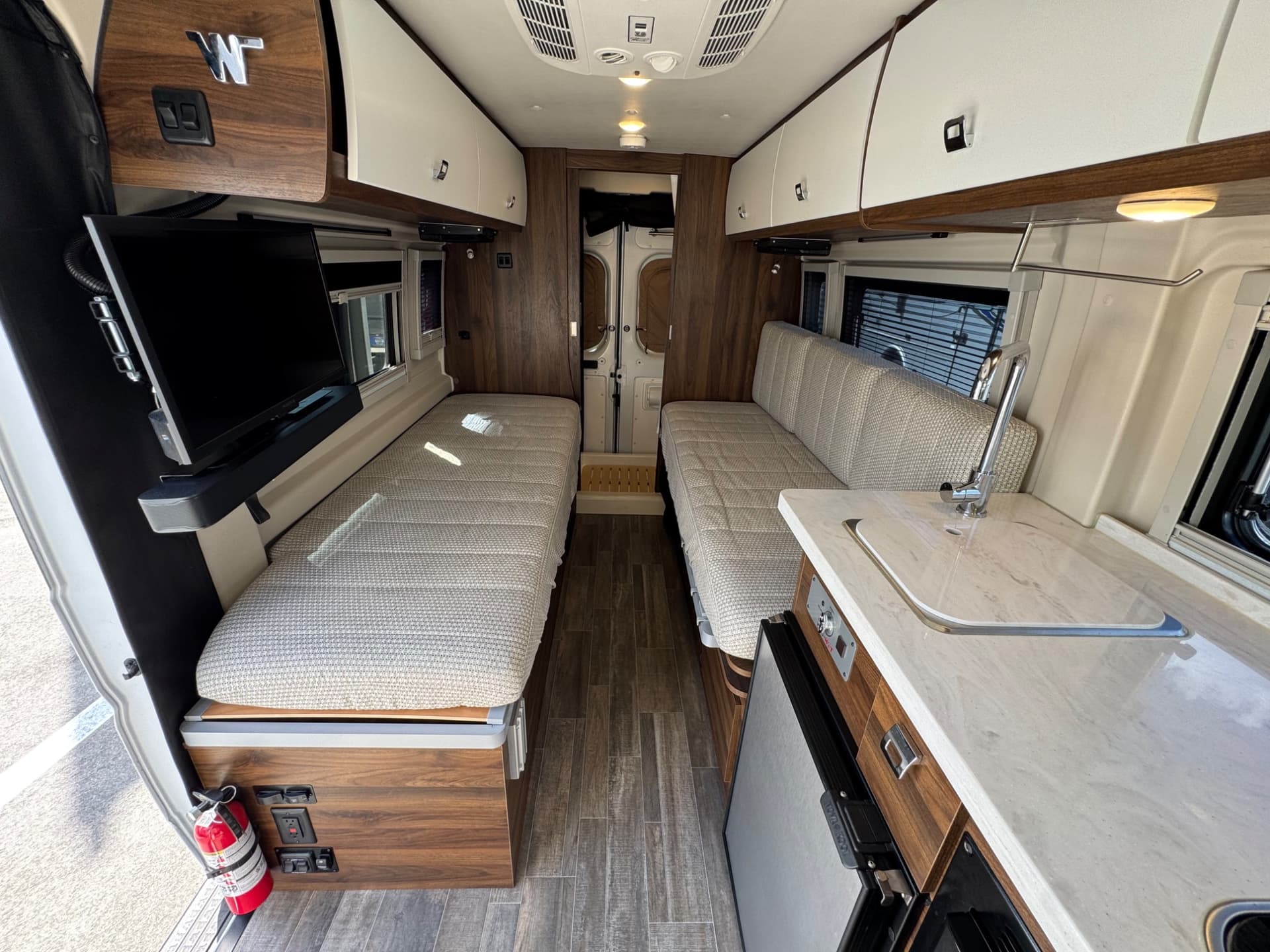 2025 Winnebago 2025 Winnebago Travato - thumbnail 7