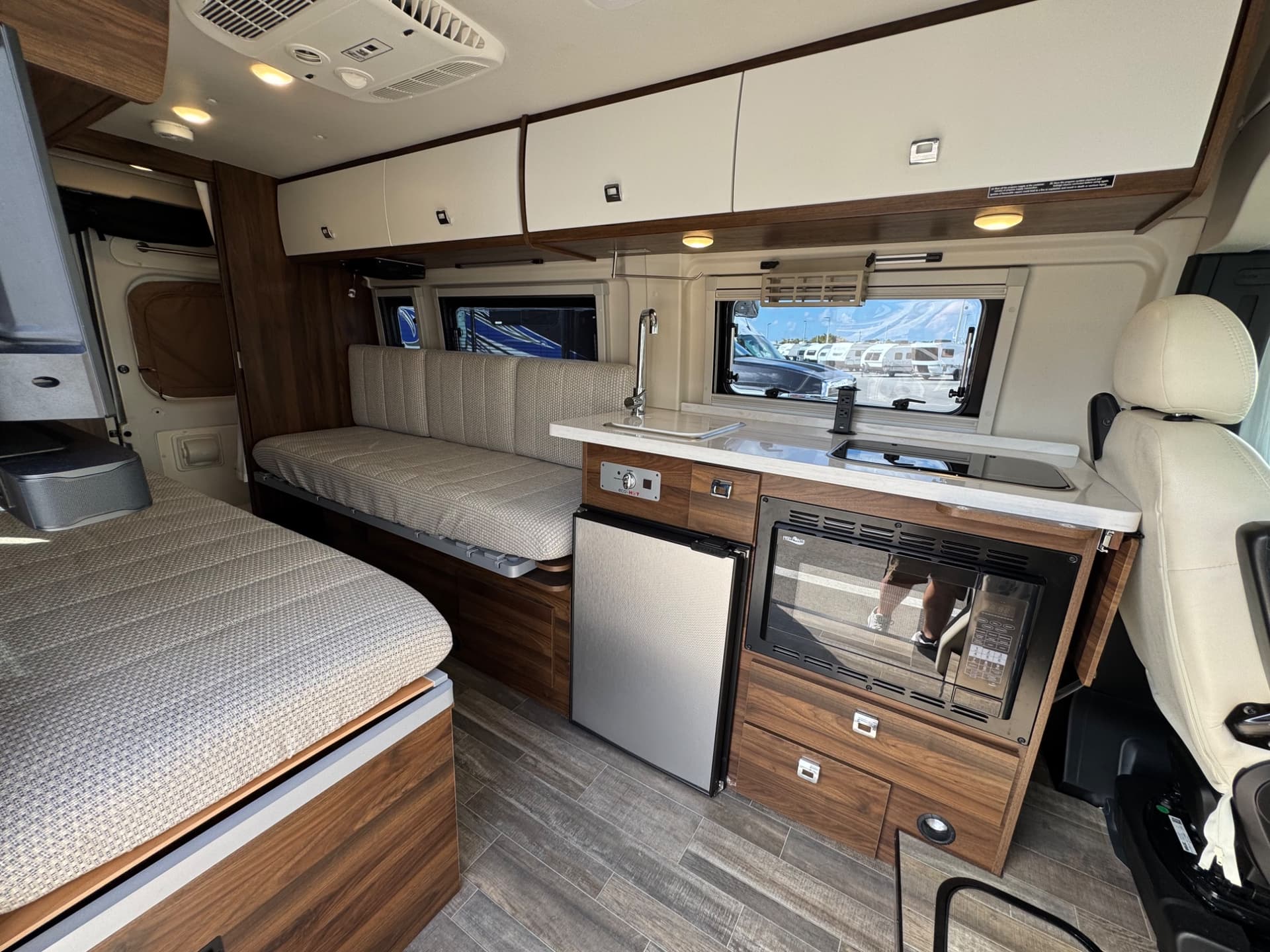 2025 Winnebago 2025 Winnebago Travato - thumbnail 9