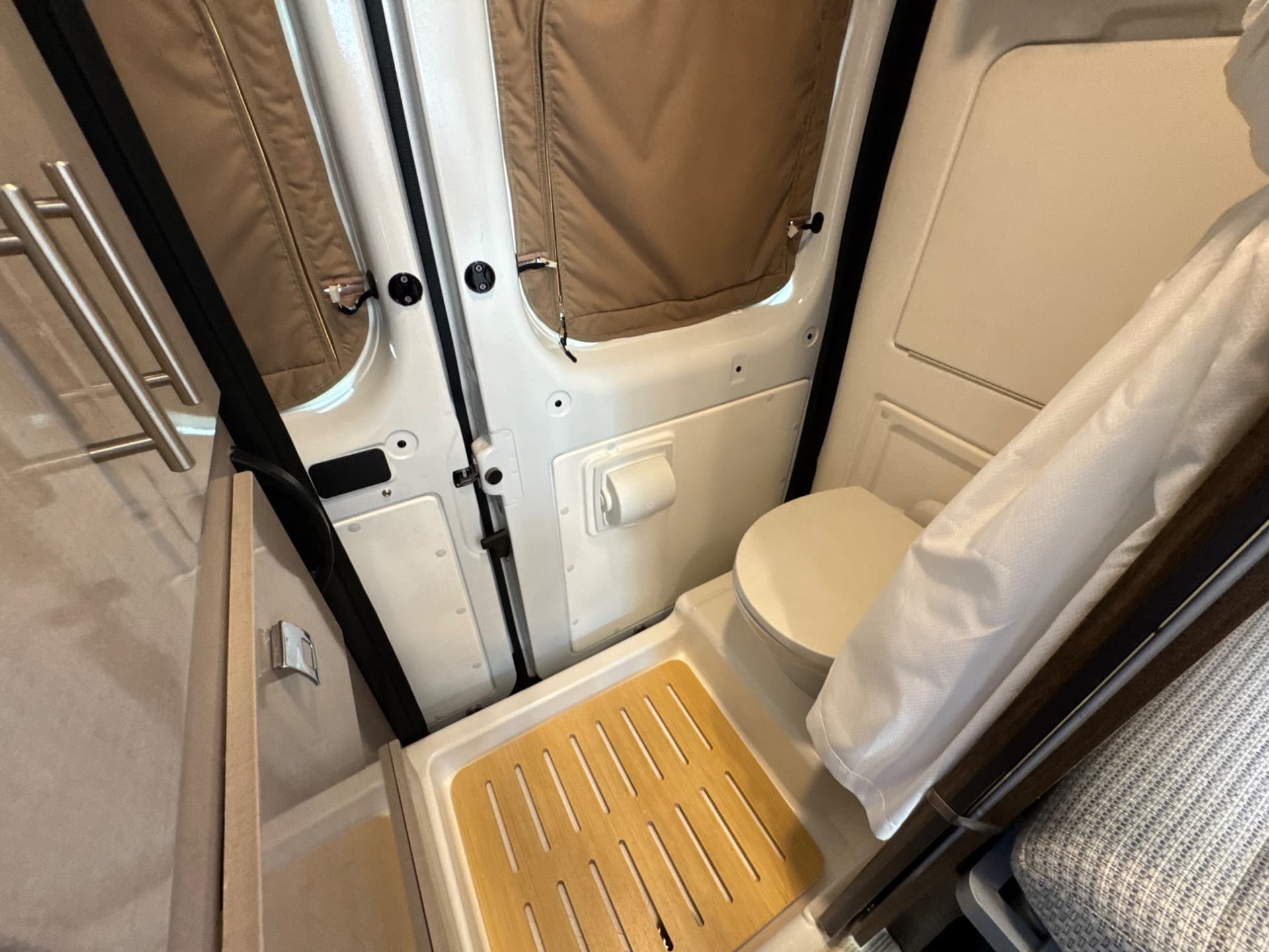 2025 Winnebago 2025 Winnebago Travato - thumbnail 18