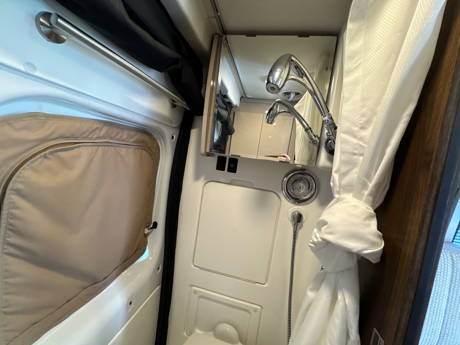 2025 Winnebago 2025 Winnebago Travato - thumbnail 19