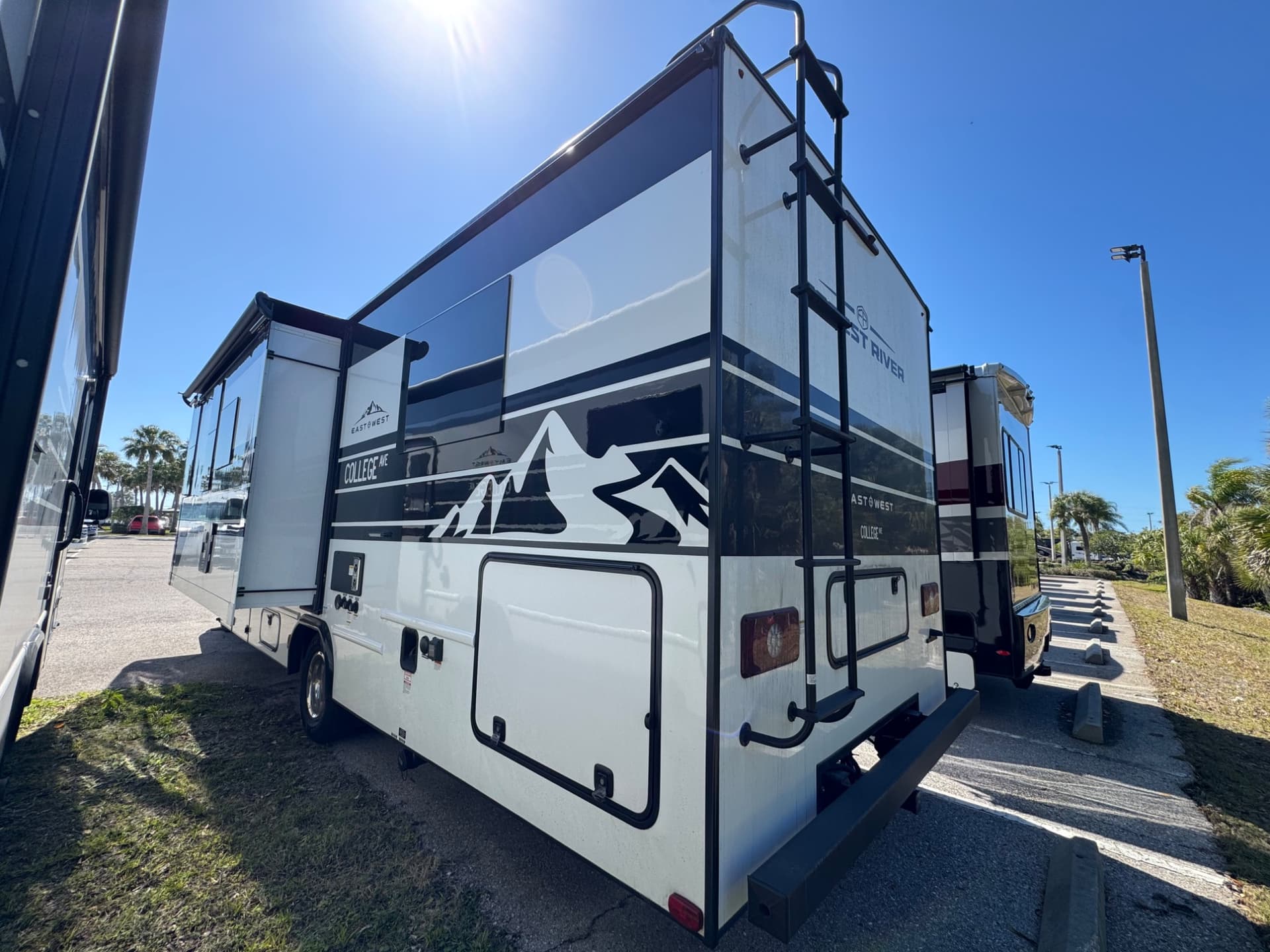 2026 East to West 2026 East to West College Avenue - thumbnail 3