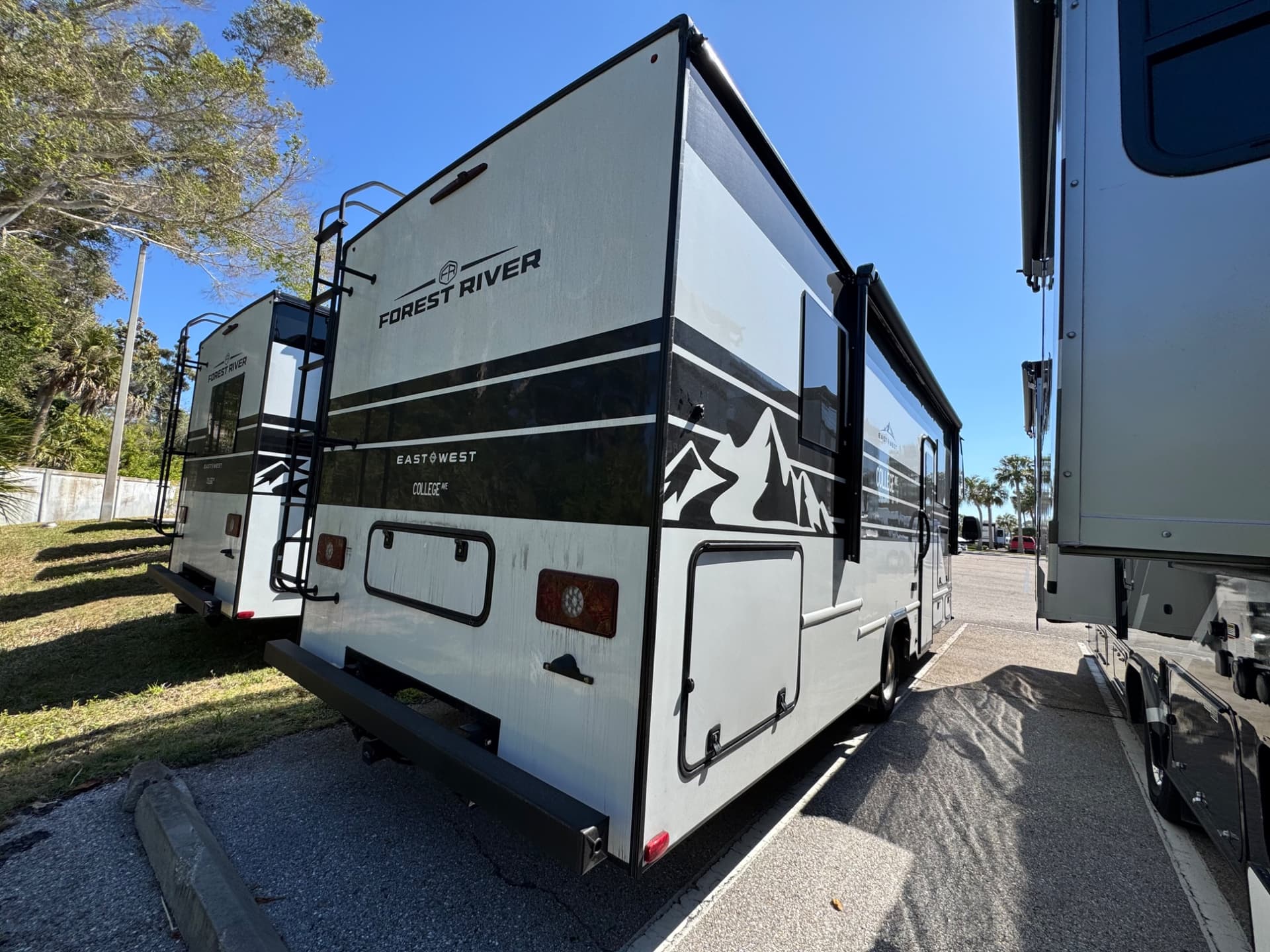 2026 East to West 2026 East to West College Avenue - thumbnail 4