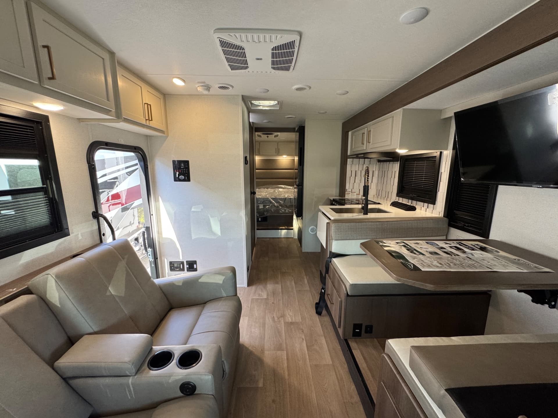 2026 East to West 2026 East to West College Avenue - thumbnail 7