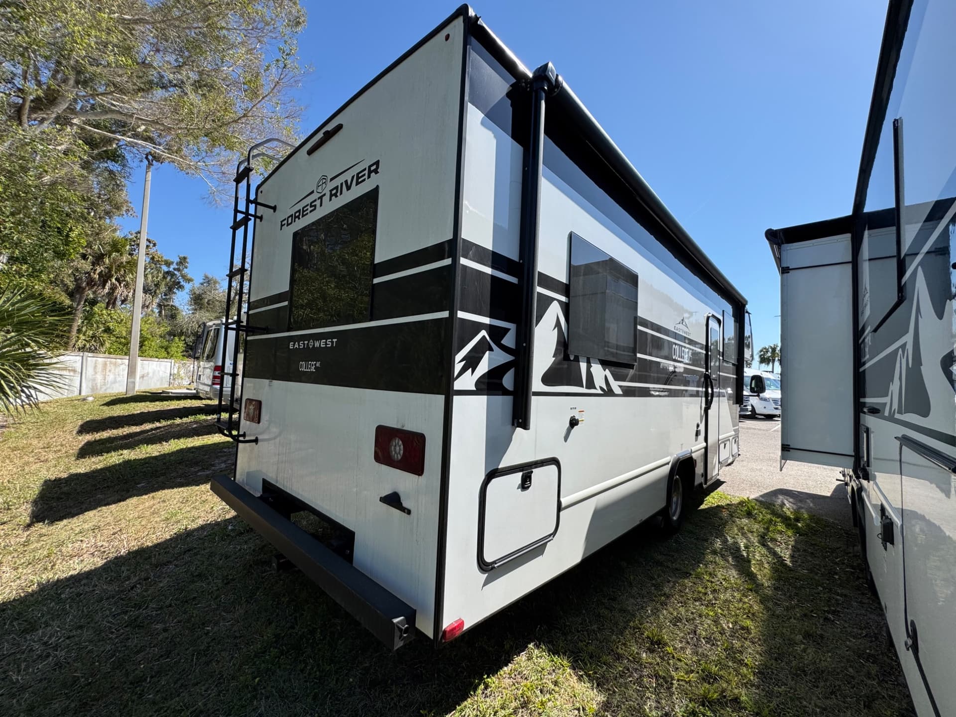 2026 East to West 2026 East to West College Avenue - thumbnail 4