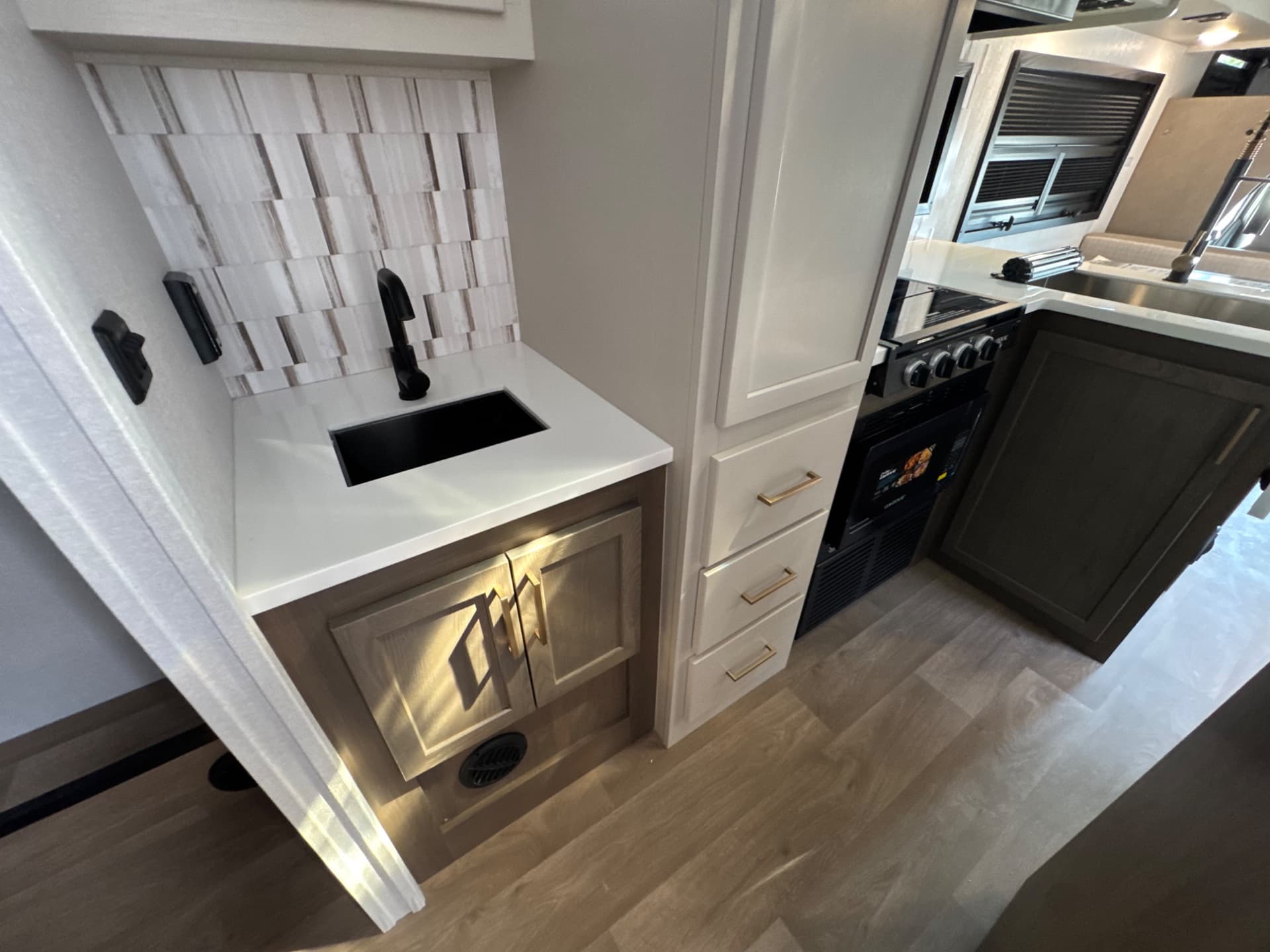 2026 East to West 2026 East to West College Avenue - thumbnail 23