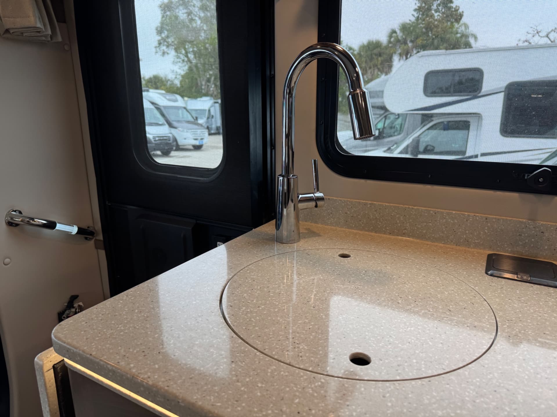 2024 Renegade RV 2024 Renegade RV Vienna - thumbnail 11