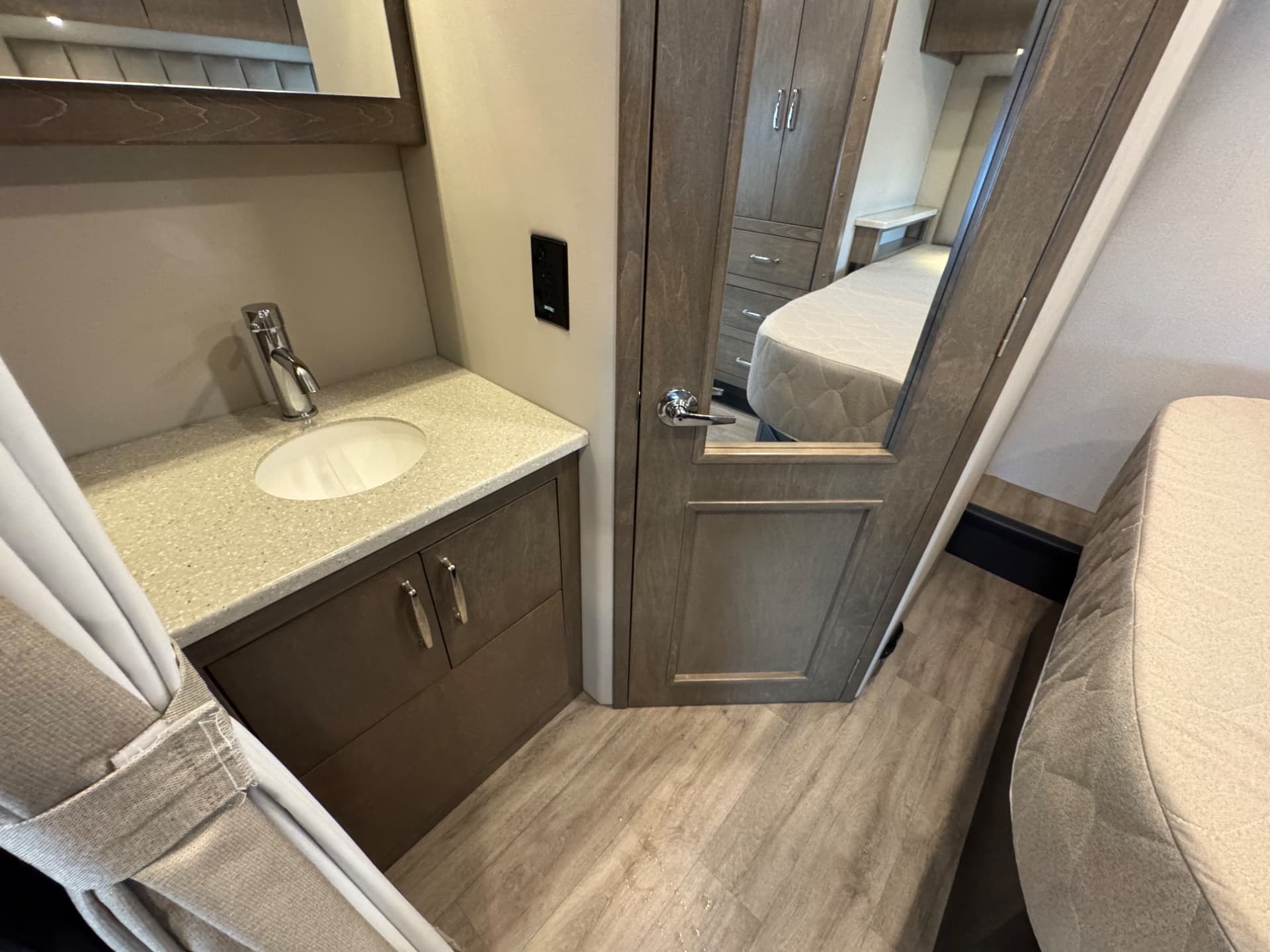 2024 Renegade RV 2024 Renegade RV Vienna - thumbnail 19