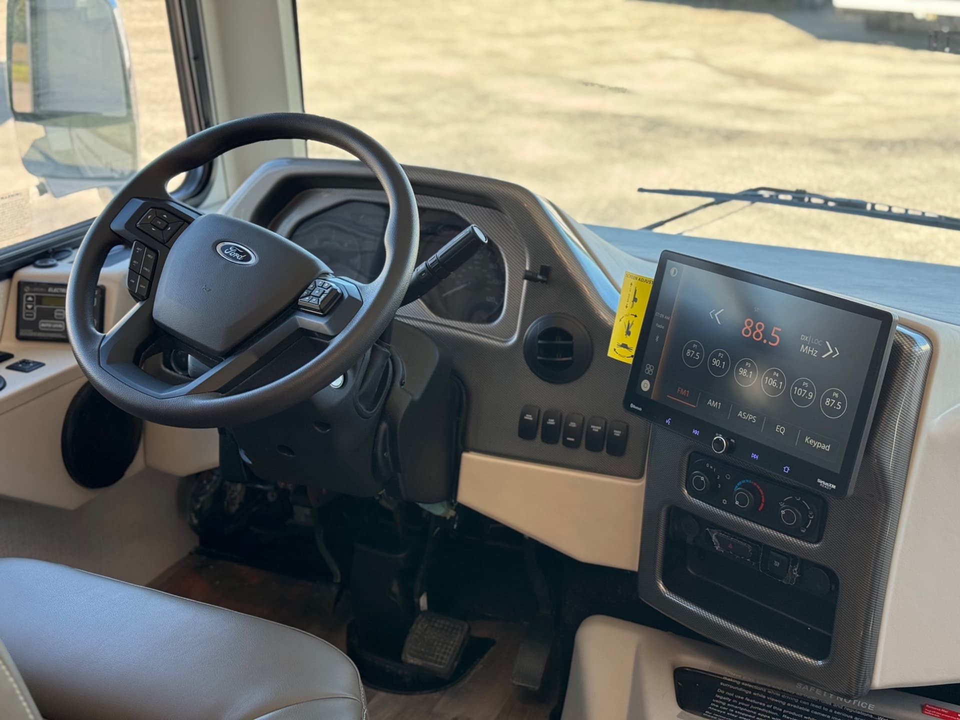 2026 Thor Motor Coach 2026 Thor Motor Coach Hurricane - thumbnail 8