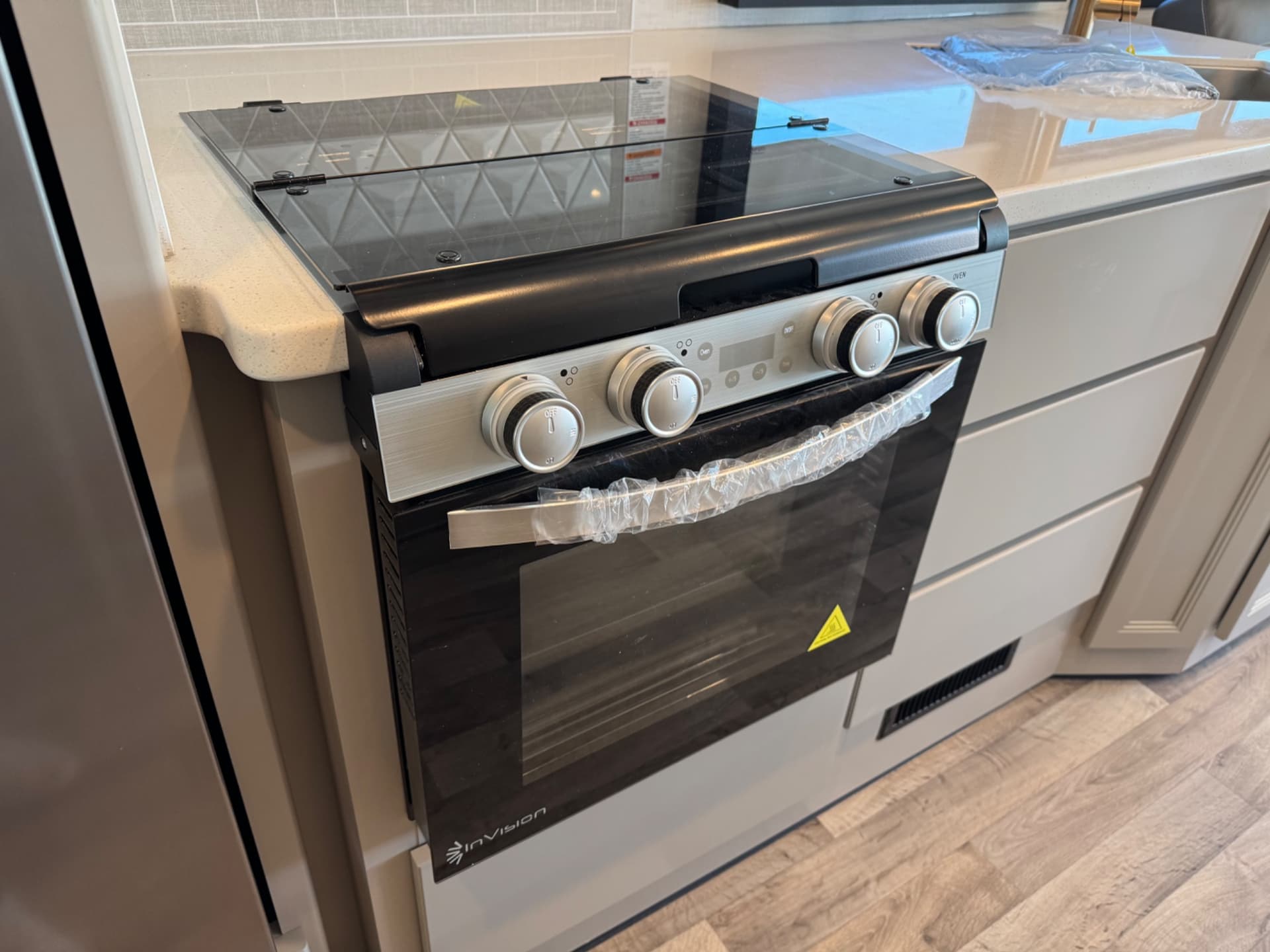 2026 Thor Motor Coach 2026 Thor Motor Coach Hurricane - thumbnail 14