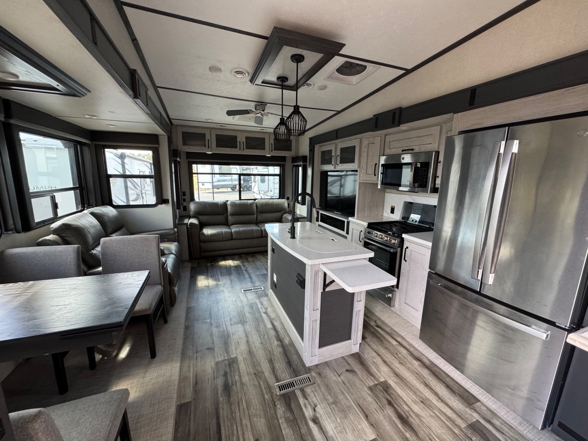 2022 Keystone 2022 Keystone Montana High Country - thumbnail 6