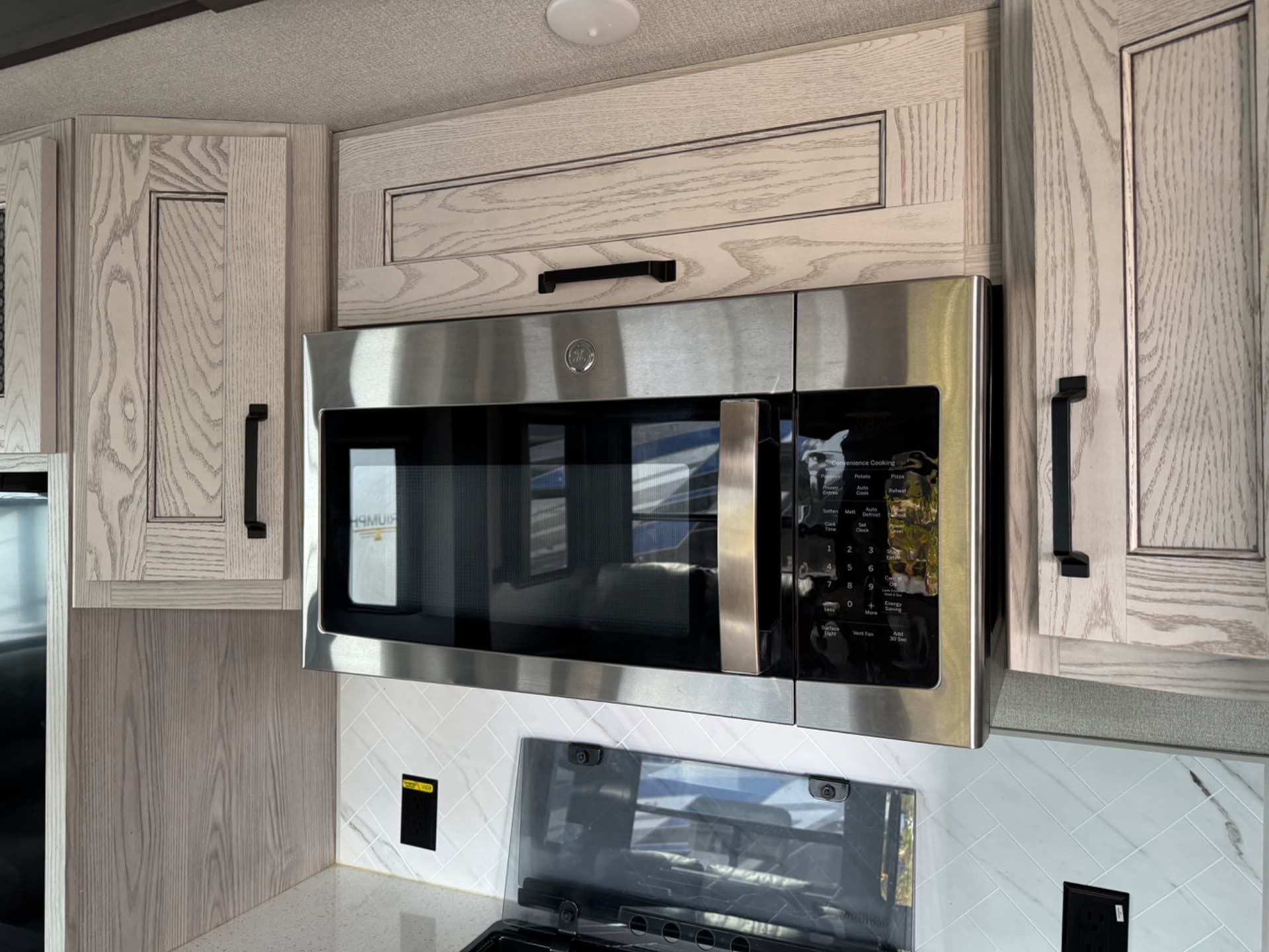 2022 Keystone 2022 Keystone Montana High Country - thumbnail 12