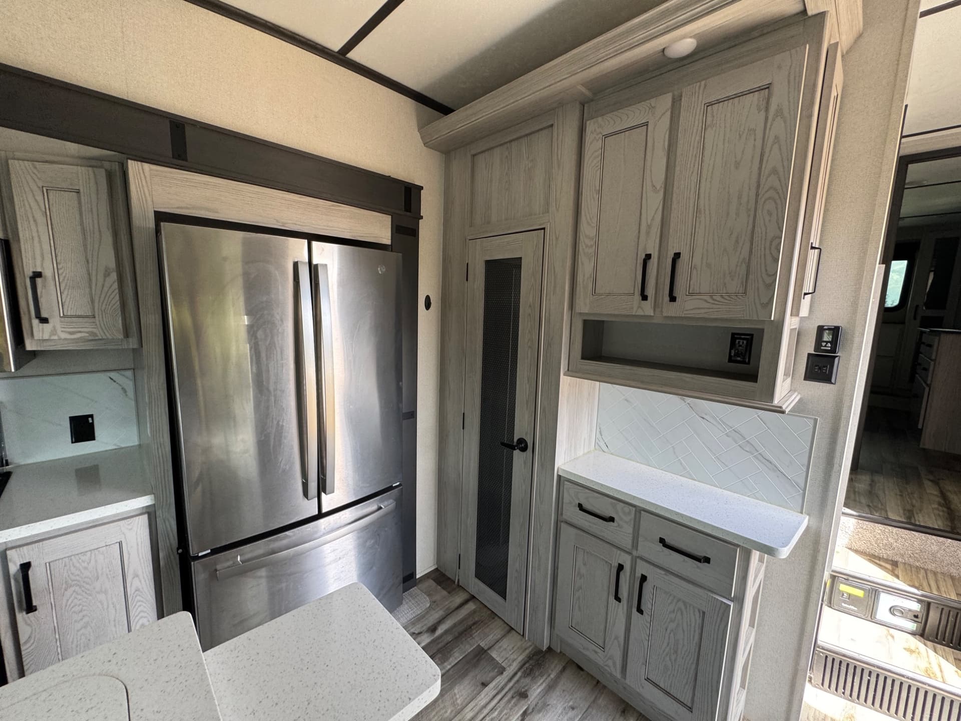 2022 Keystone 2022 Keystone Montana High Country - thumbnail 13