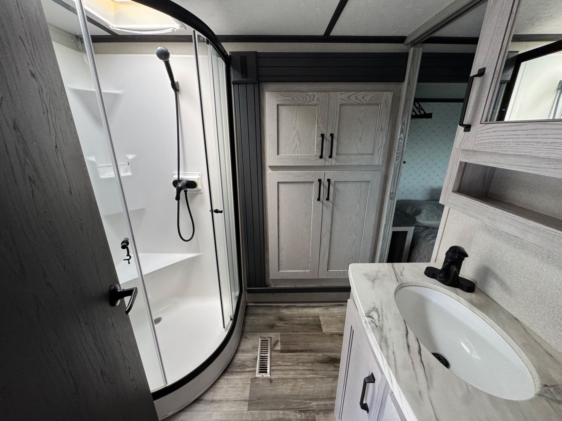 2022 Keystone 2022 Keystone Montana High Country - thumbnail 24