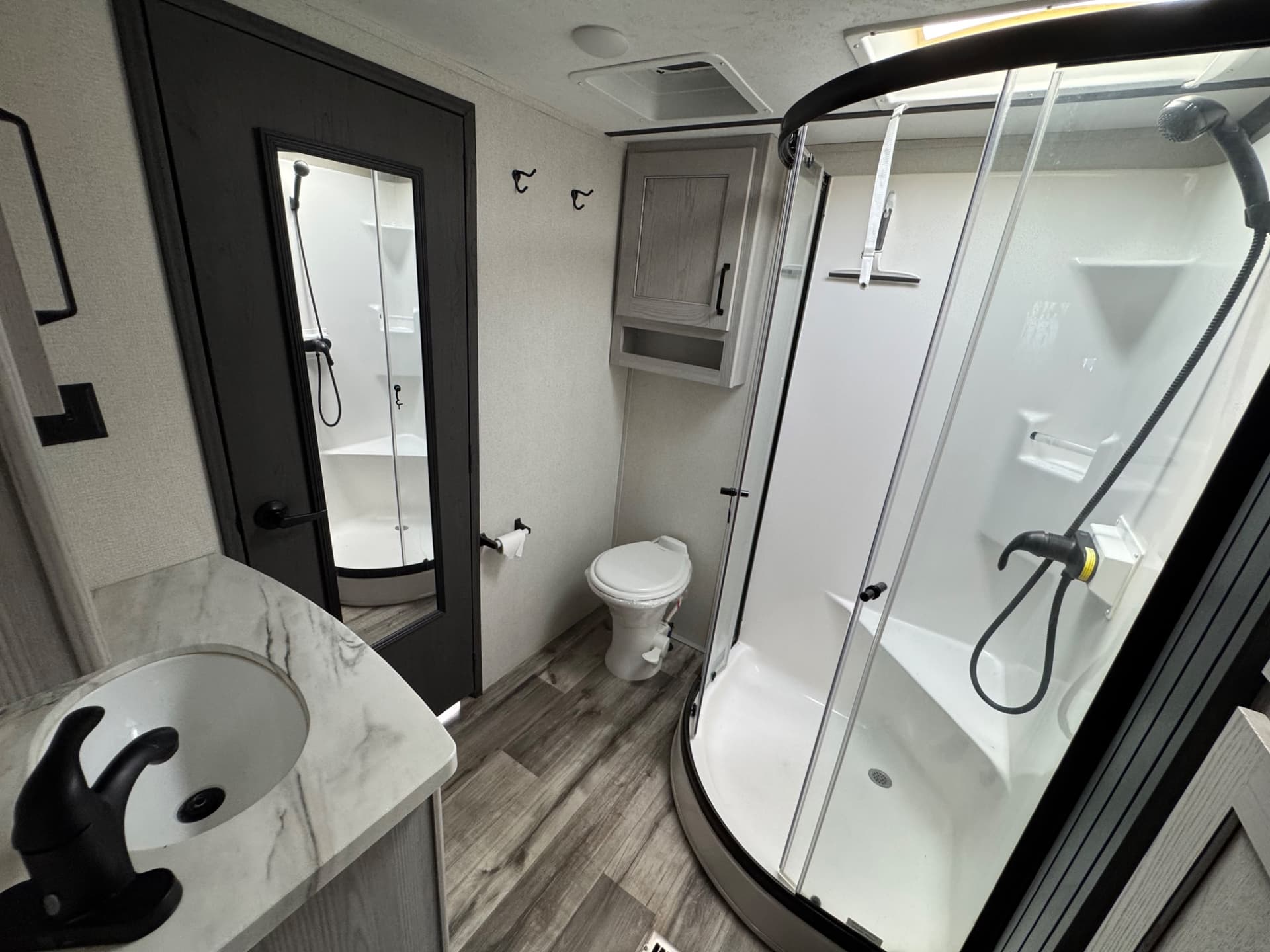 2022 Keystone 2022 Keystone Montana High Country - thumbnail 25