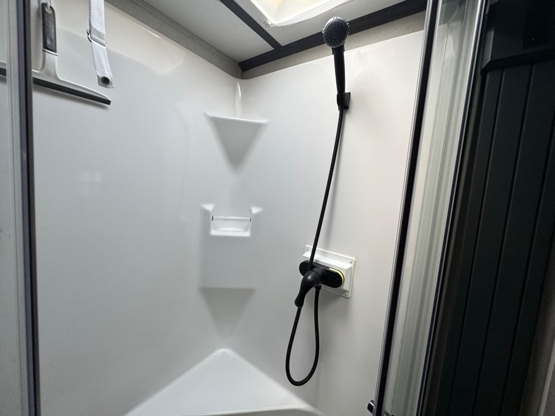 2022 Keystone 2022 Keystone Montana High Country - thumbnail 26