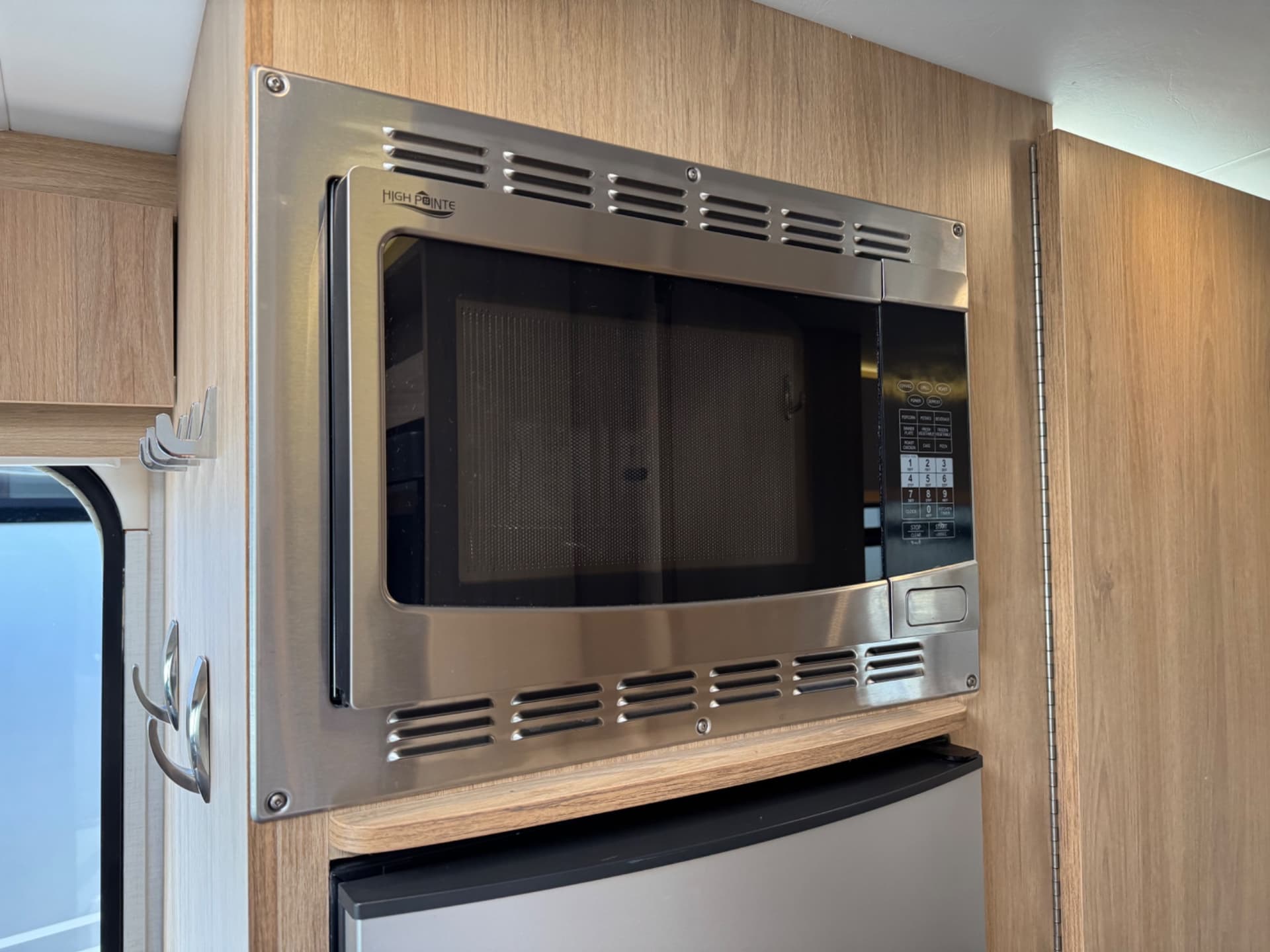 2019 Leisure Travel Vans 2019 Leisure Travel Vans Wonder - thumbnail 14