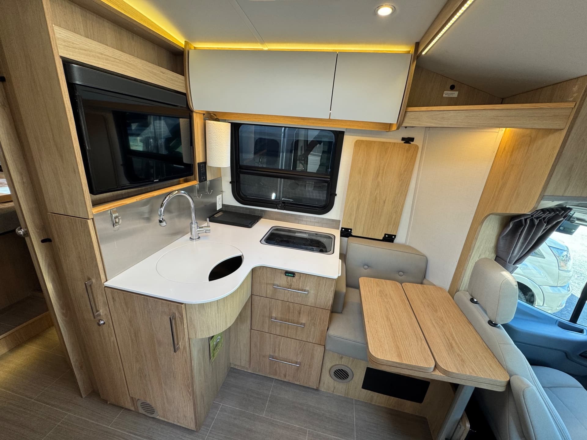 2019 Leisure Travel Vans 2019 Leisure Travel Vans Wonder - thumbnail 30