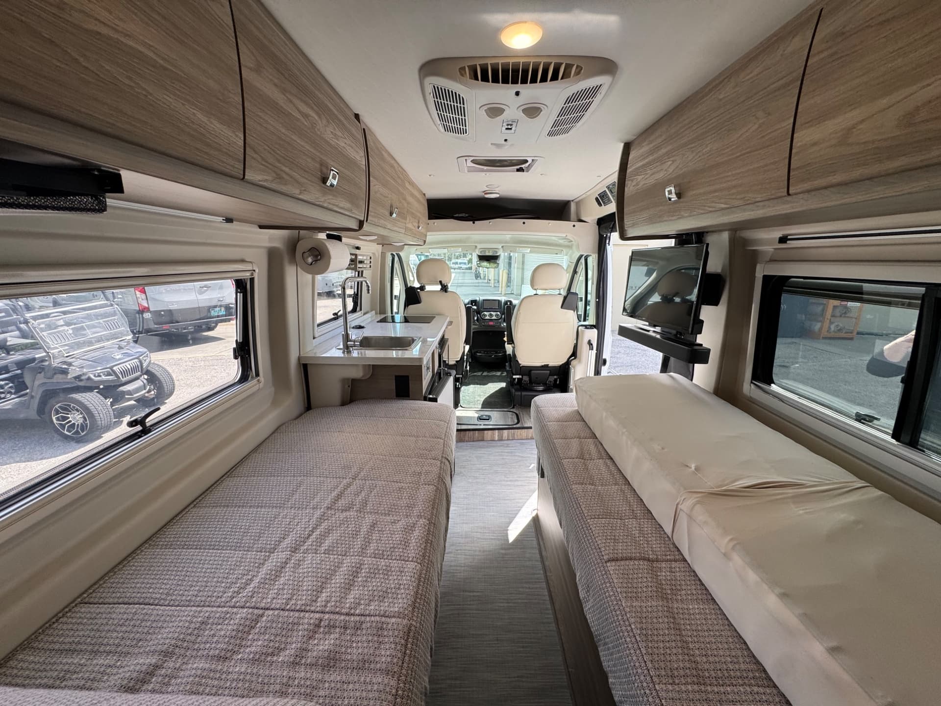 2022 Winnebago 2022 Winnebago Travato - thumbnail 8
