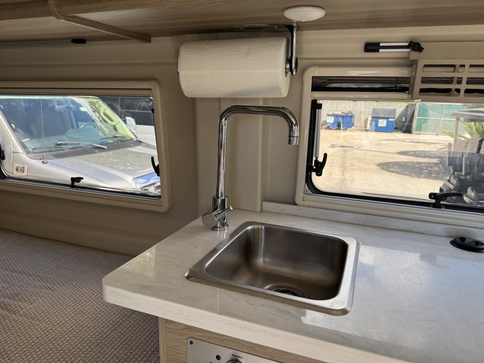 2022 Winnebago 2022 Winnebago Travato - thumbnail 10