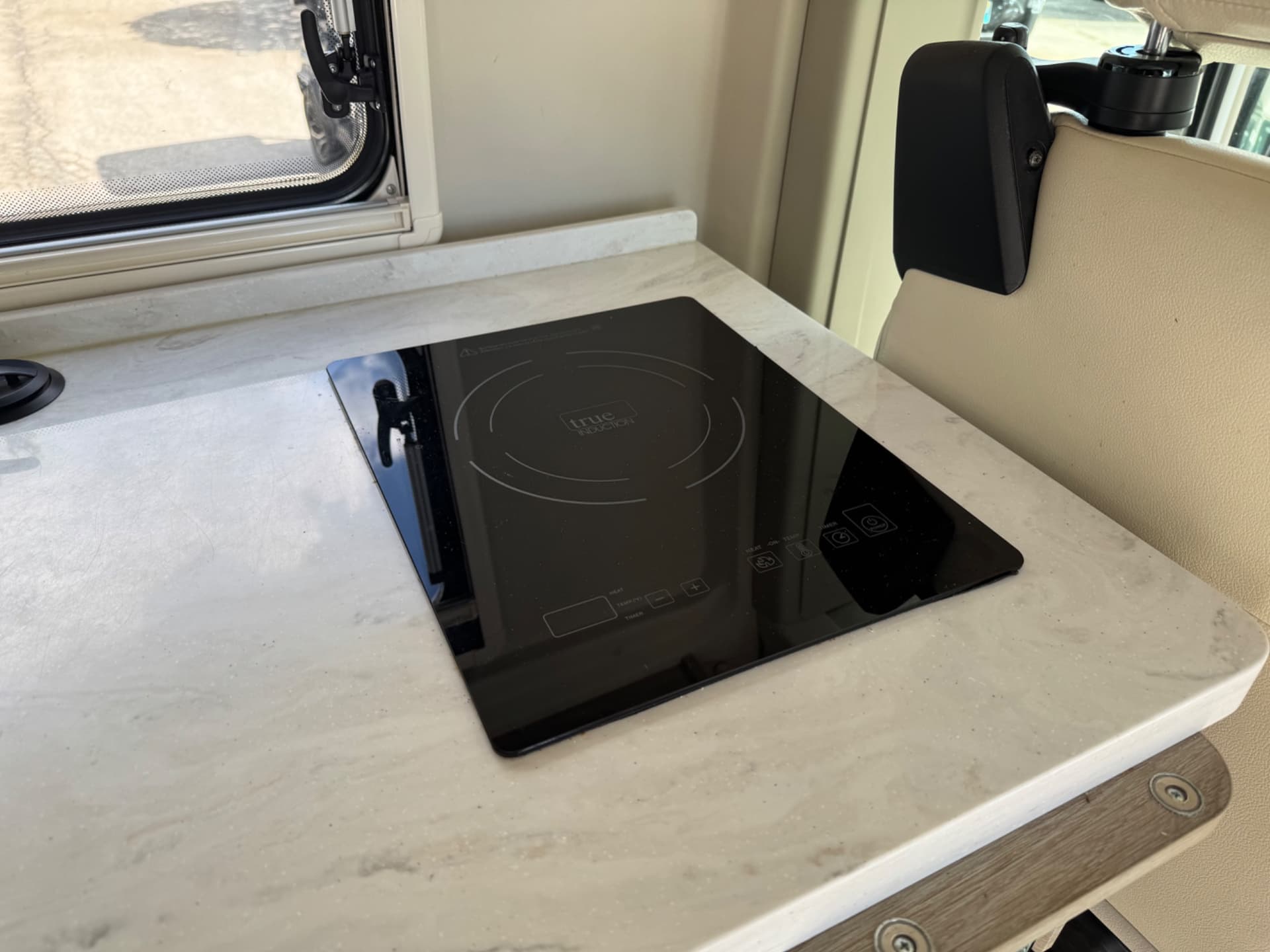 2022 Winnebago 2022 Winnebago Travato - thumbnail 11