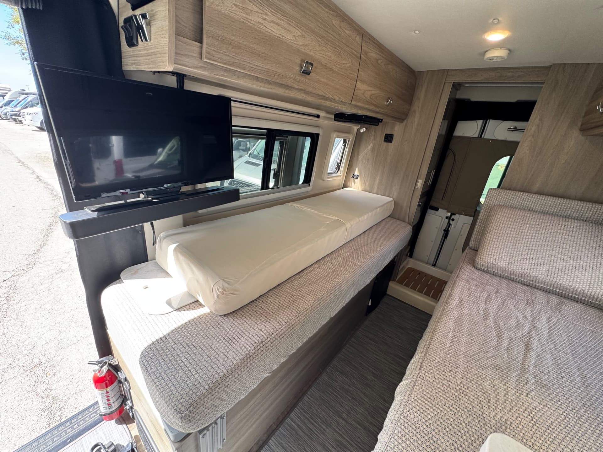 2022 Winnebago 2022 Winnebago Travato - thumbnail 13