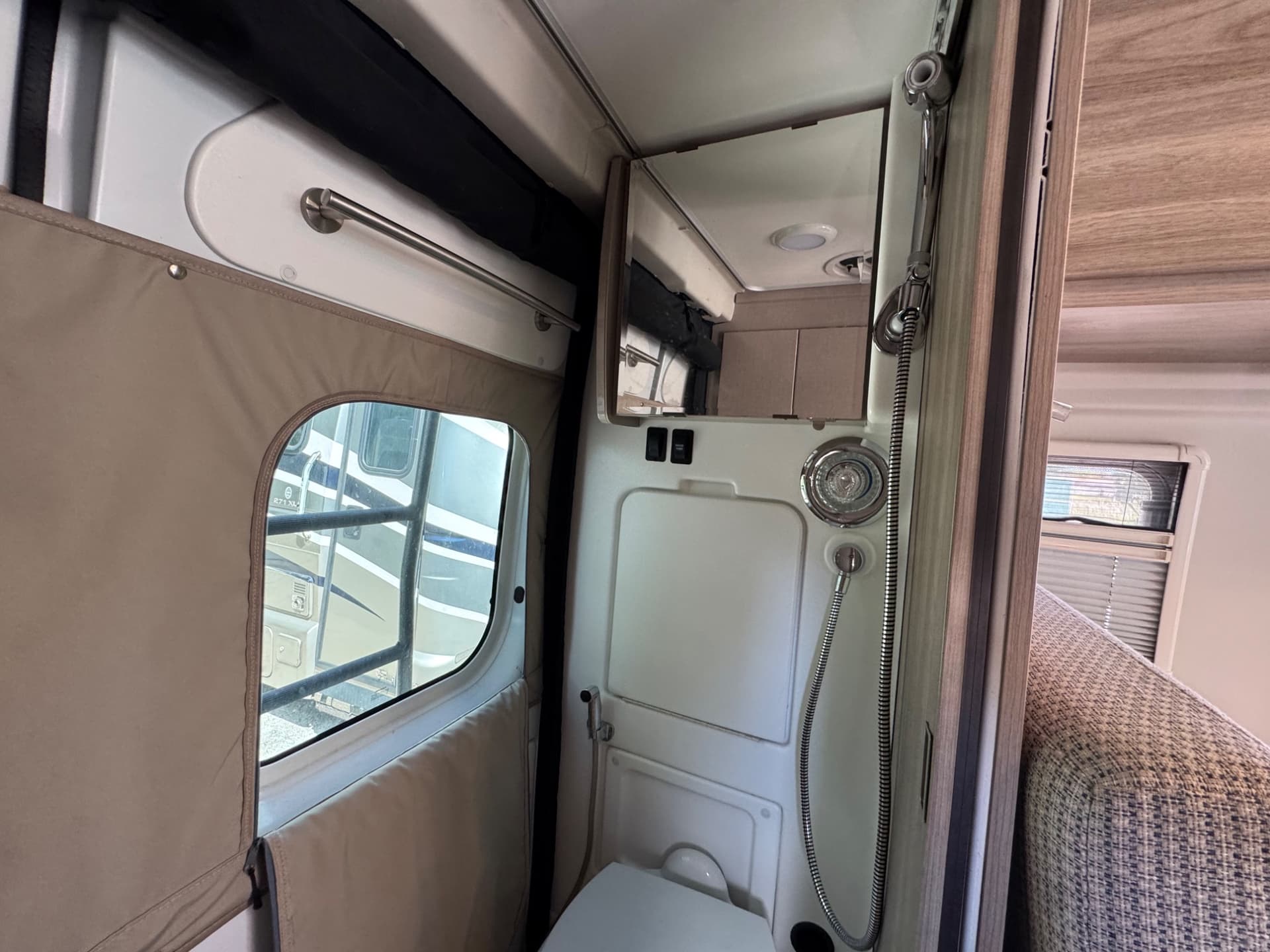 2022 Winnebago 2022 Winnebago Travato - thumbnail 16