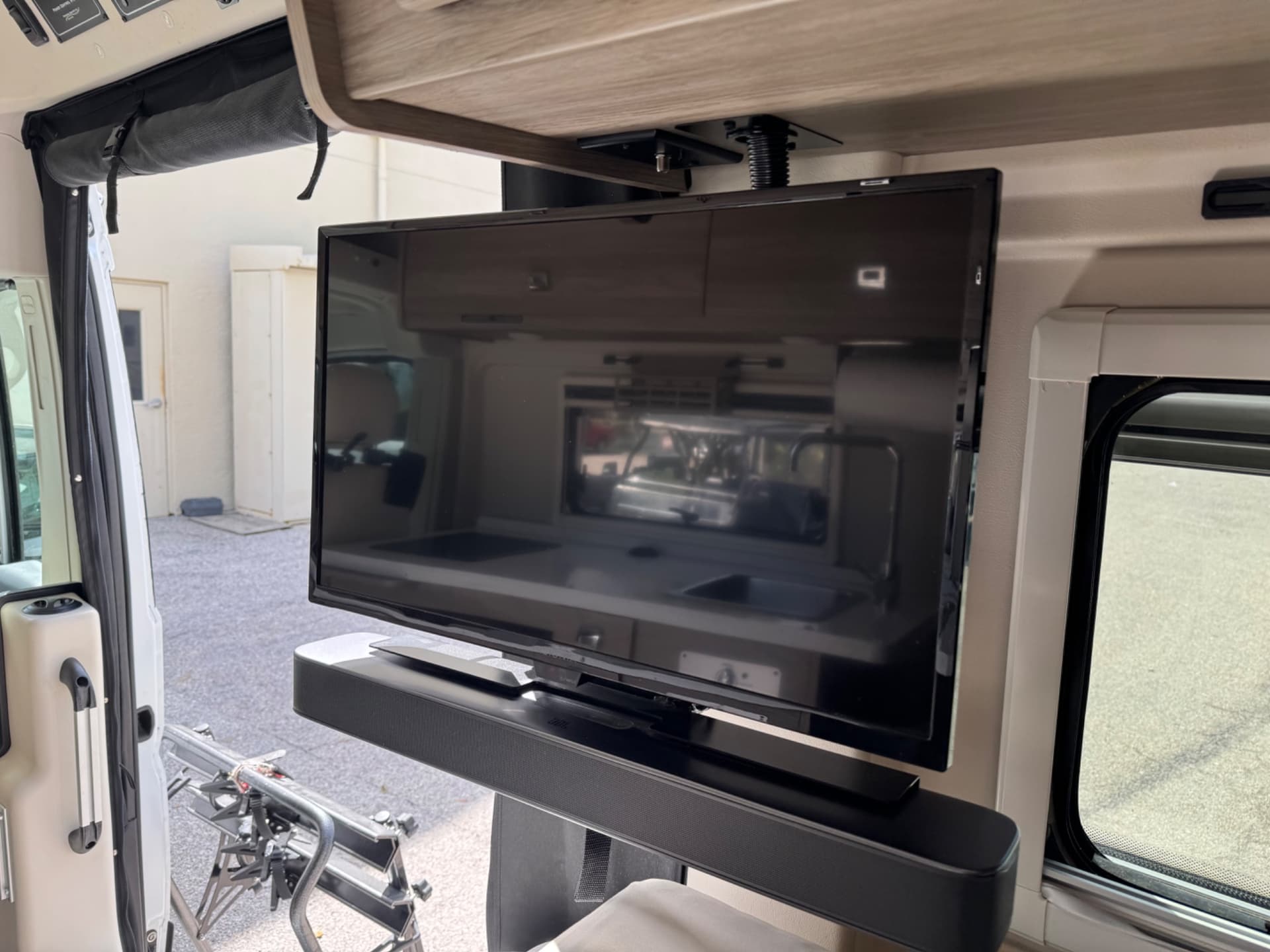 2022 Winnebago 2022 Winnebago Travato - thumbnail 17