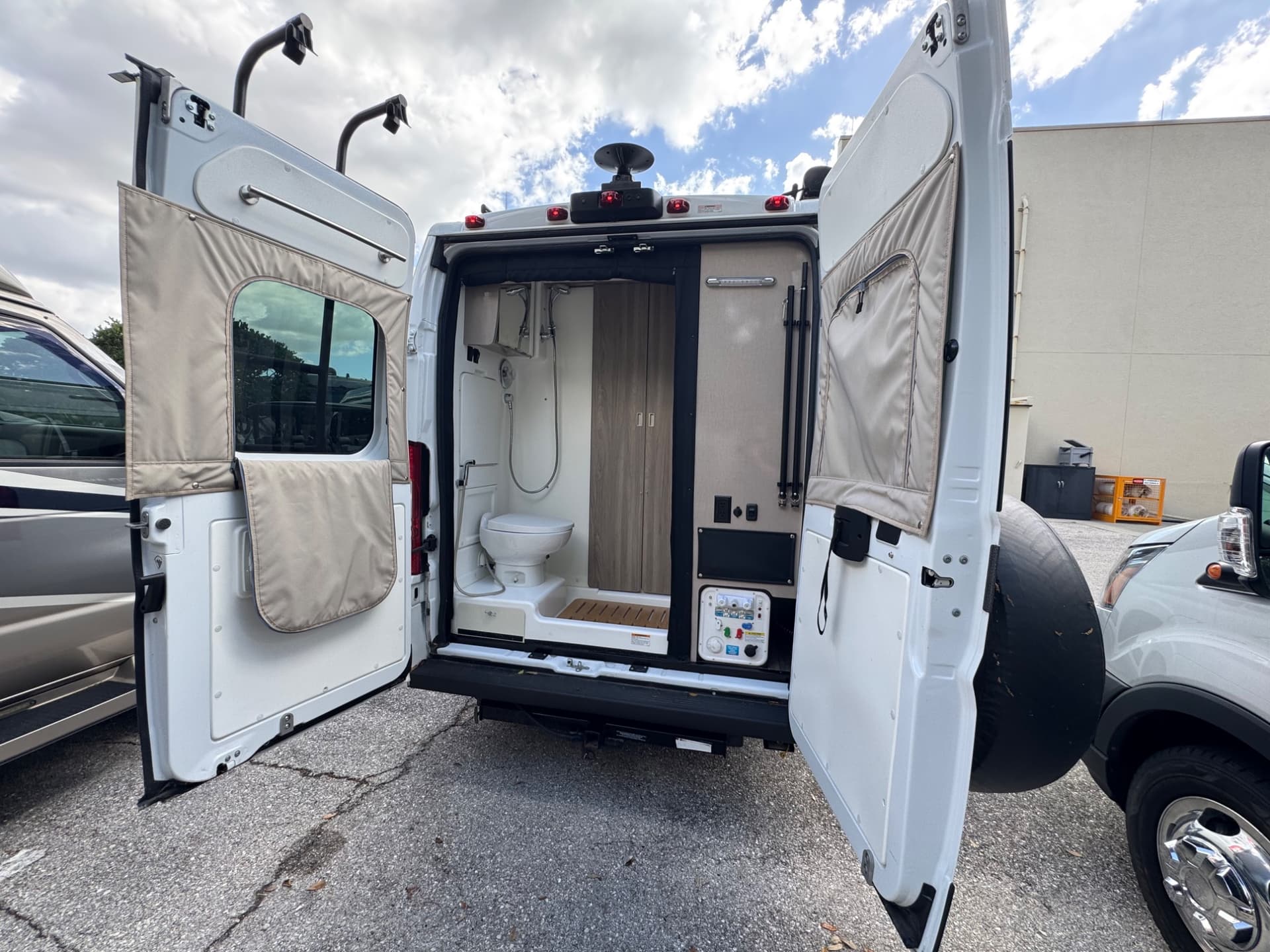 2022 Winnebago 2022 Winnebago Travato - thumbnail 19