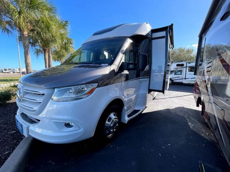 2023 Regency RV 2023 Regency RV Ultra Brougham - thumbnail 3