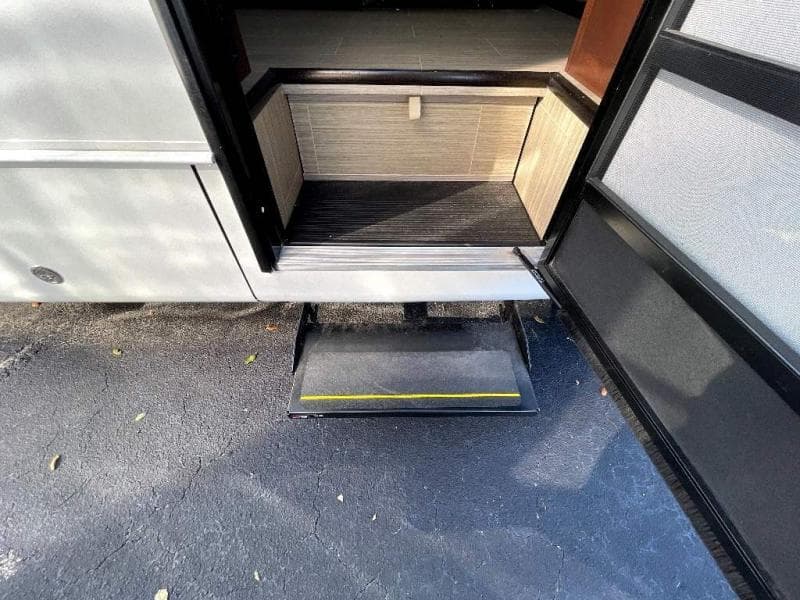 2023 Regency RV 2023 Regency RV Ultra Brougham - thumbnail 9