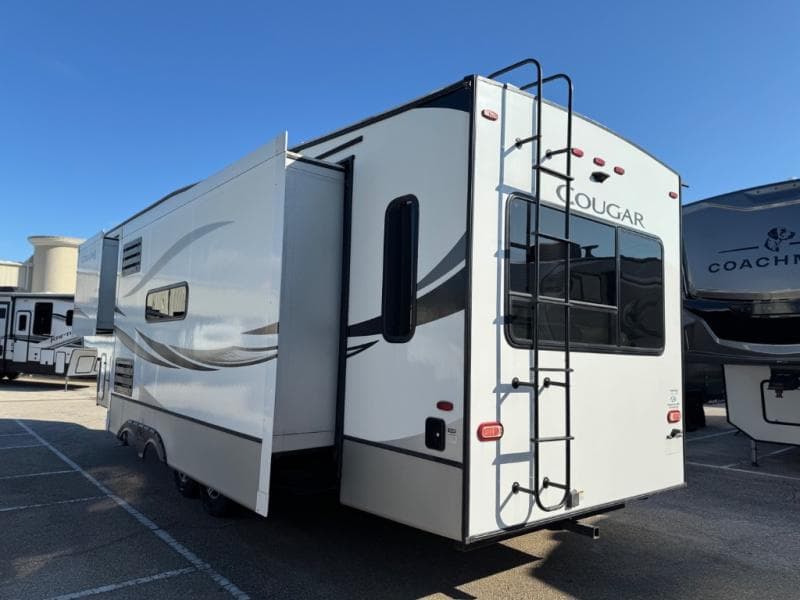 2020 Keystone RV 2020 Keystone RV Cougar - thumbnail 4