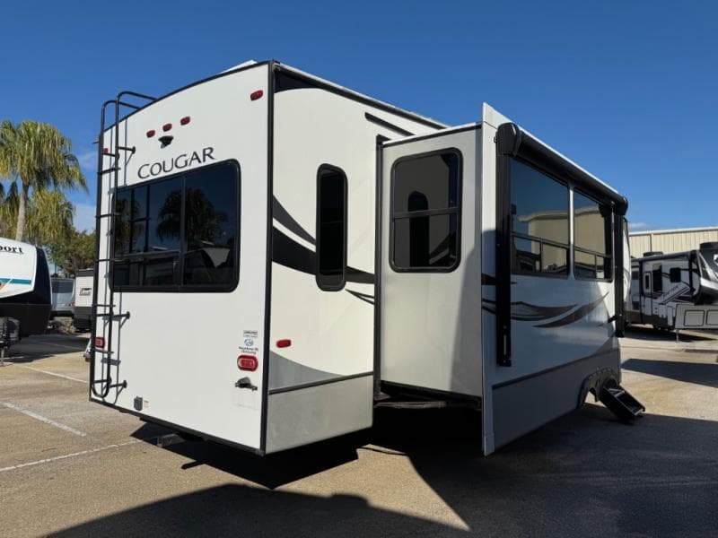 2020 Keystone RV 2020 Keystone RV Cougar - thumbnail 5